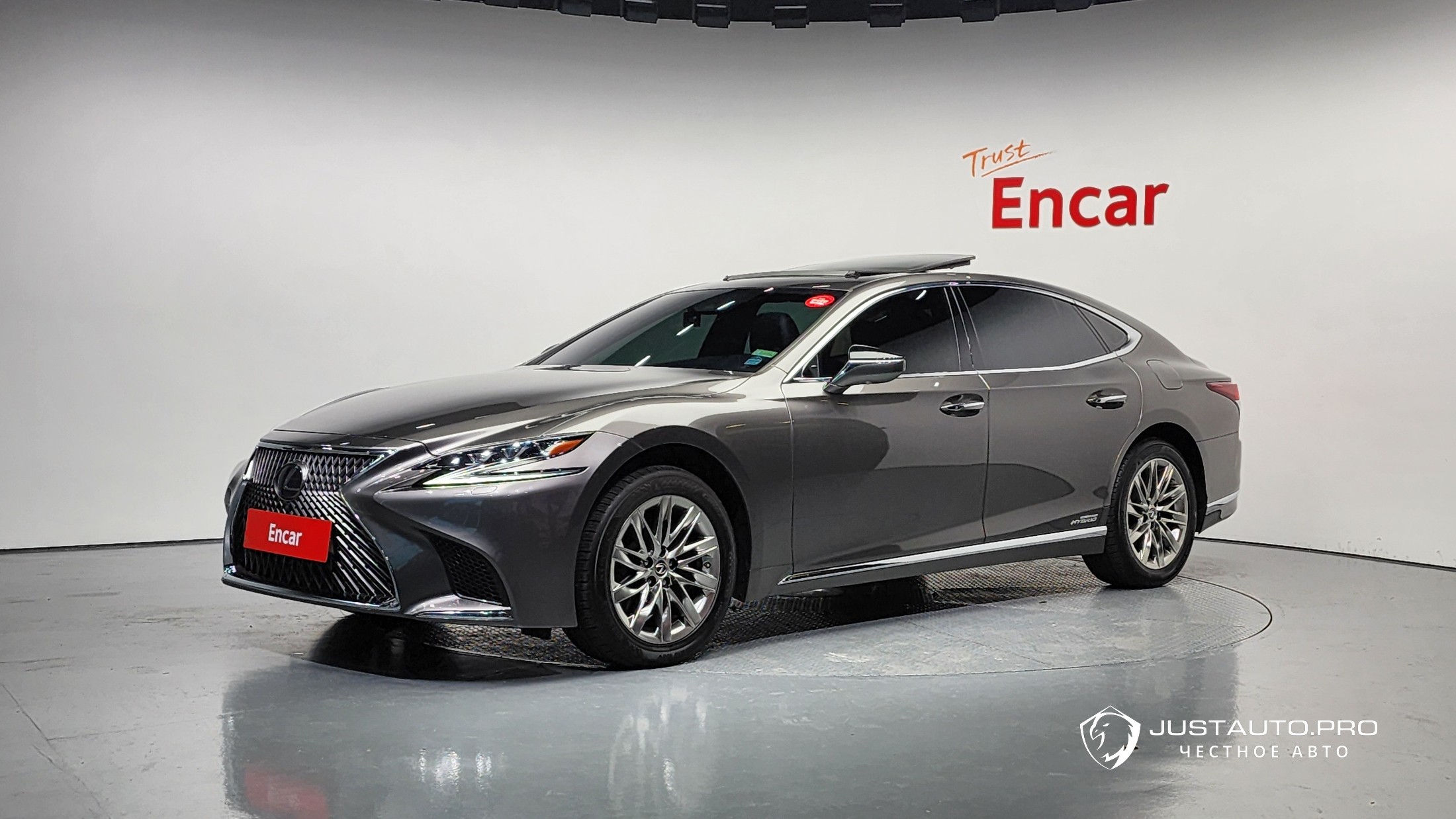 Автомобиль Lexus LS