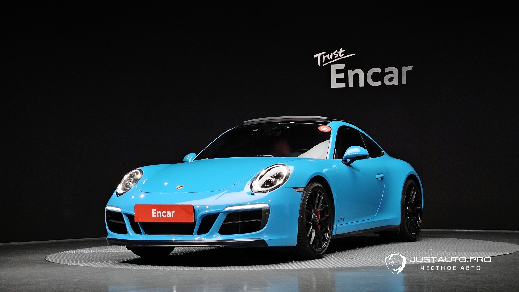 Автомобиль Porsche 911