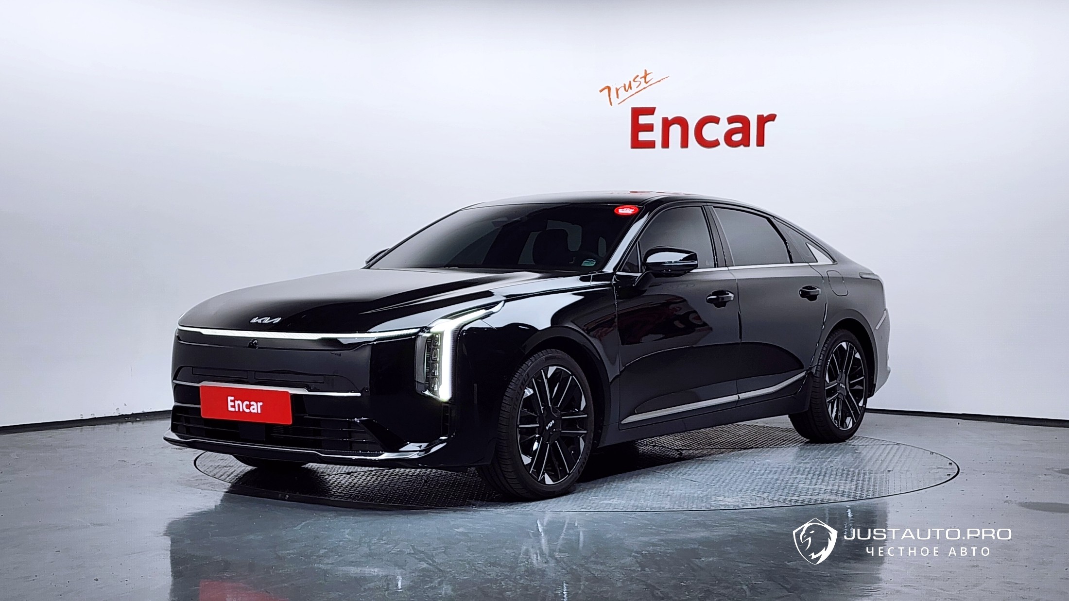 Автомобиль Kia K8