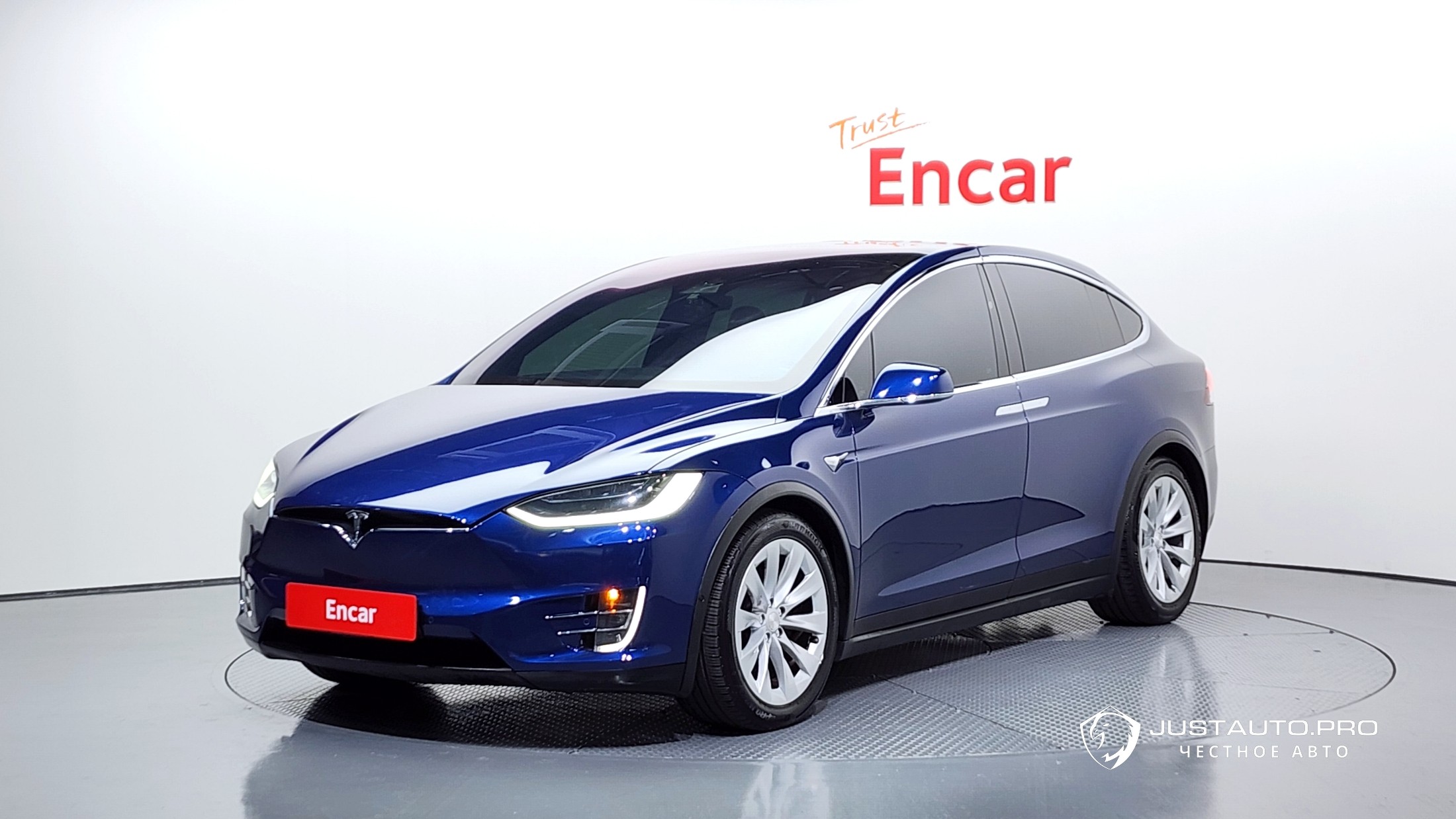 Автомобиль Tesla Model X