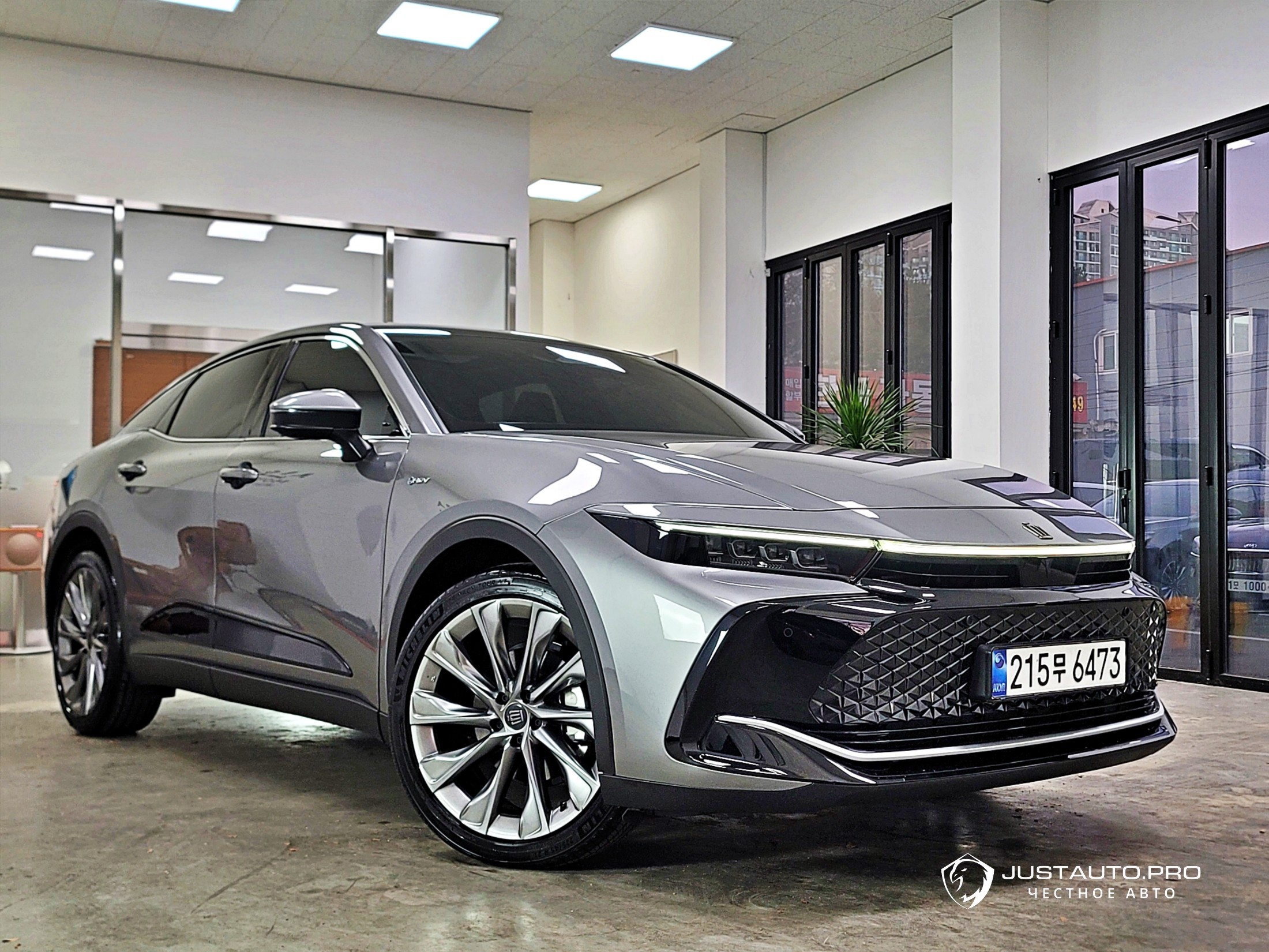 Автомобиль Toyota Crown