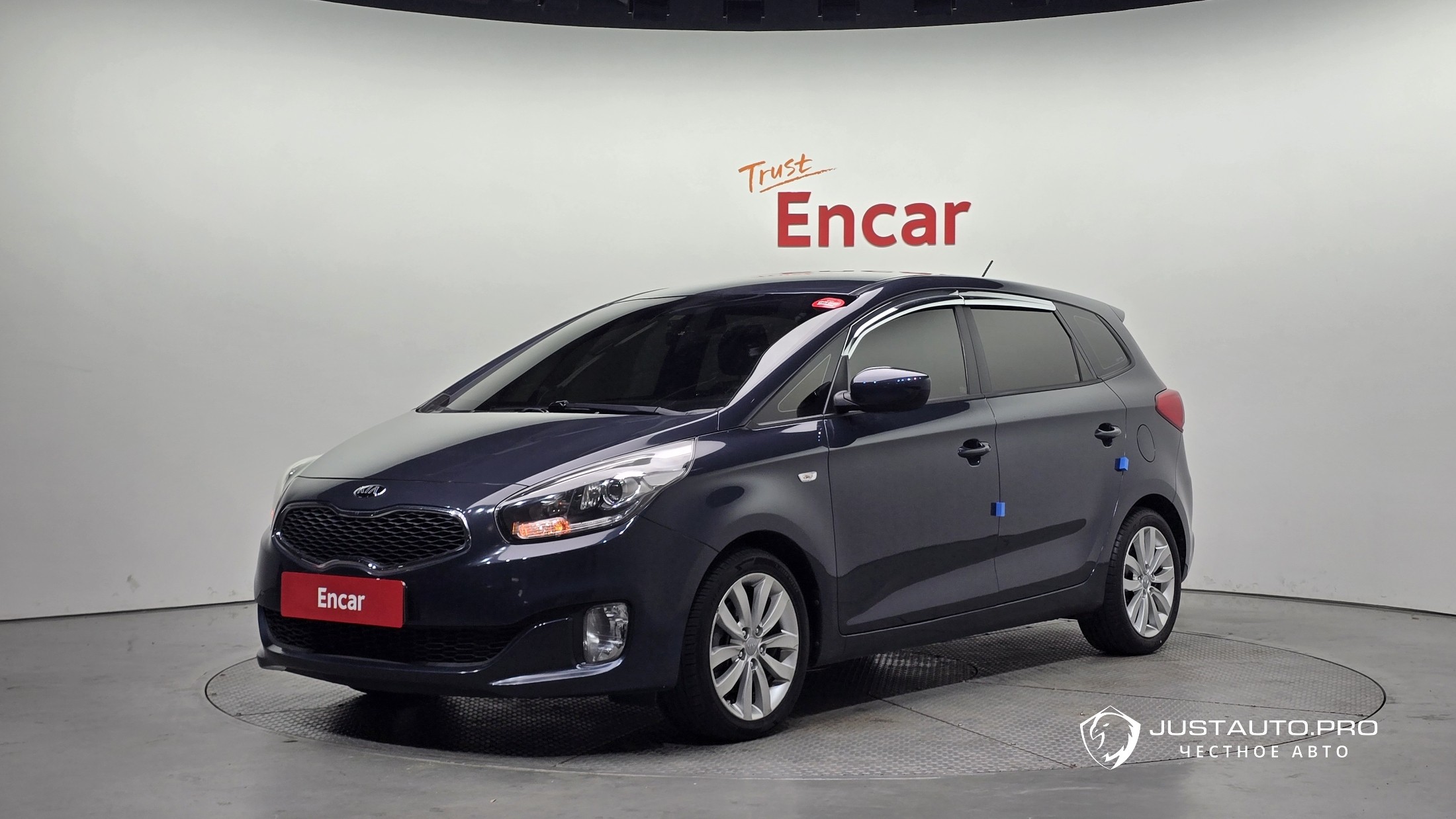 Автомобиль Kia Carens