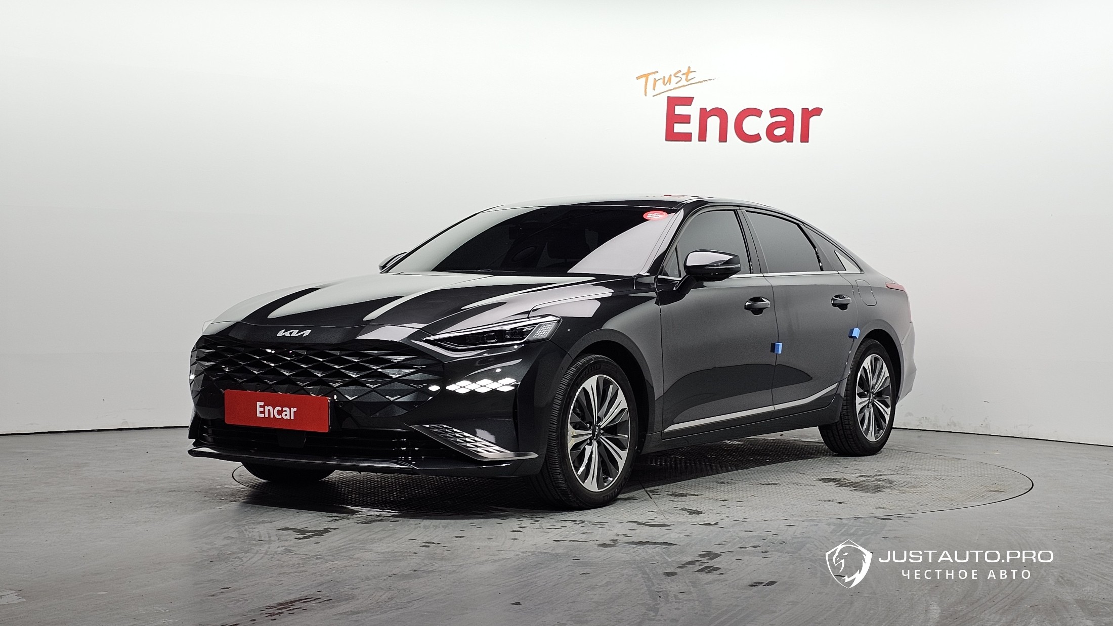 Автомобиль Kia K8