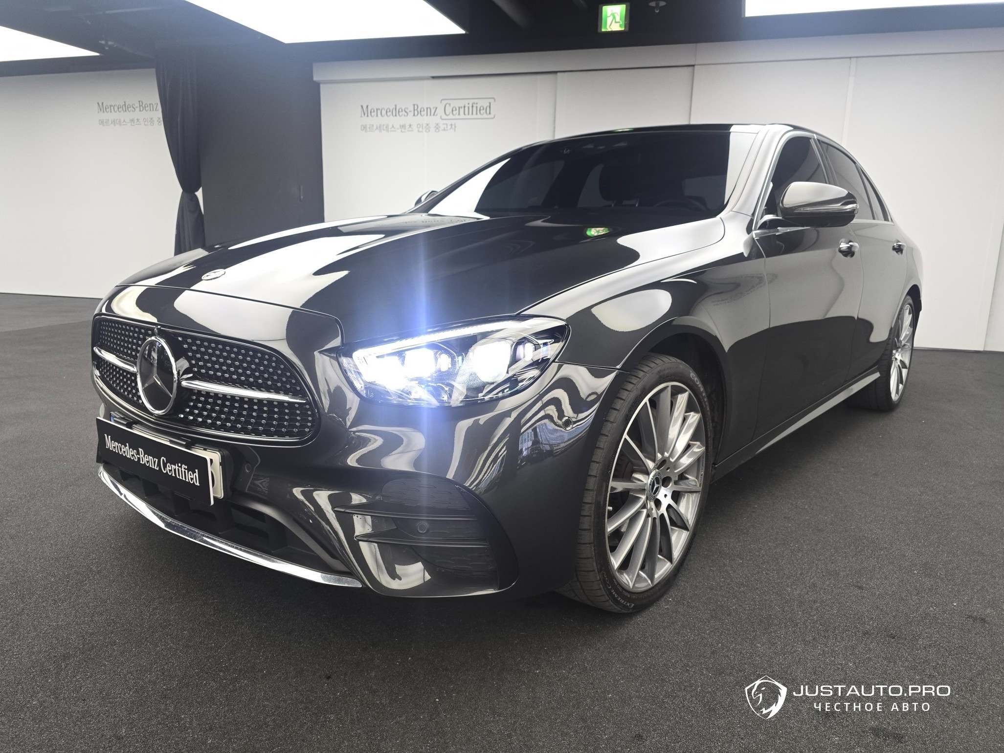 Автомобиль Mercedes-Benz E-Class