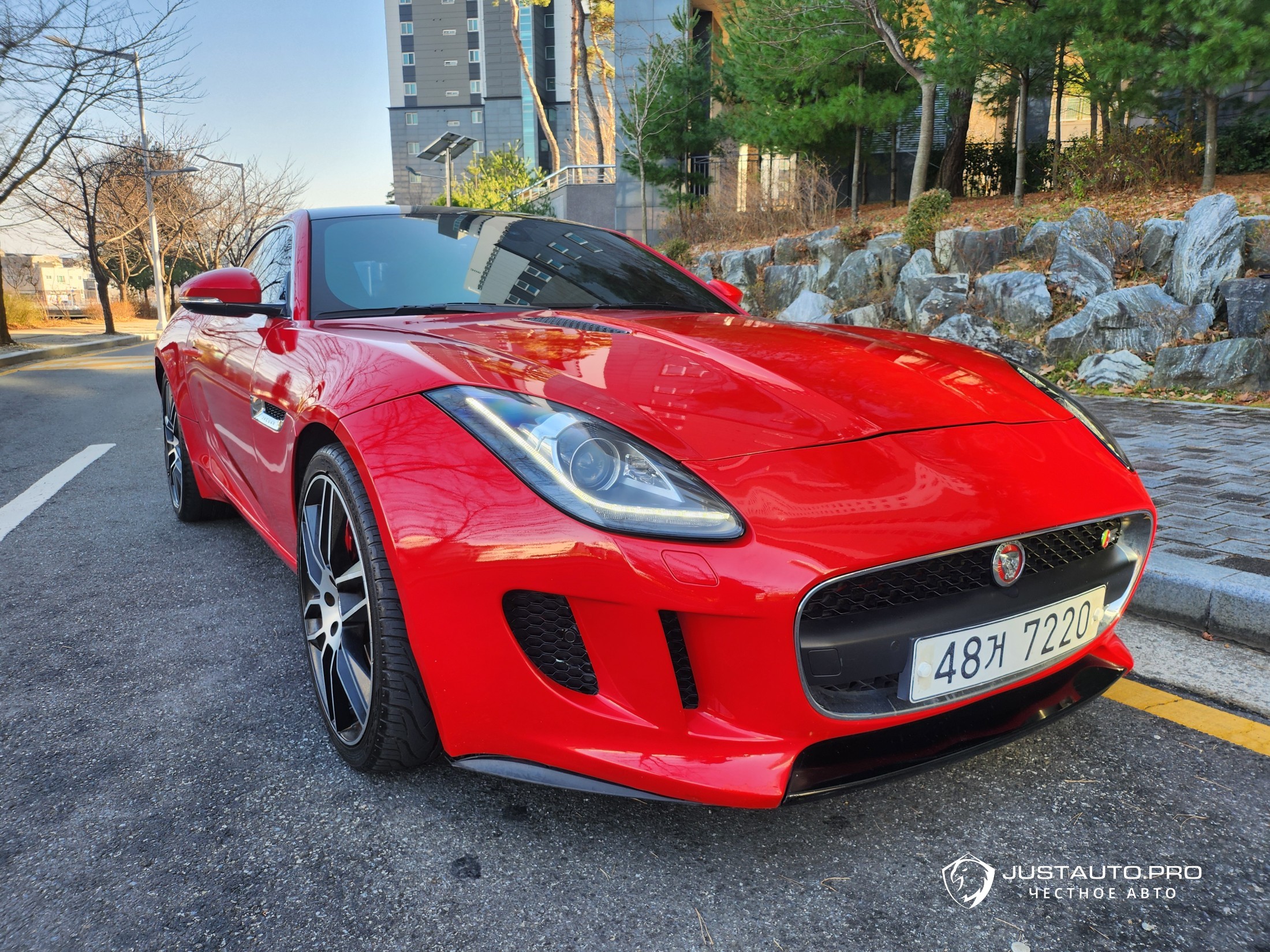 Автомобиль Jaguar F-TYPE