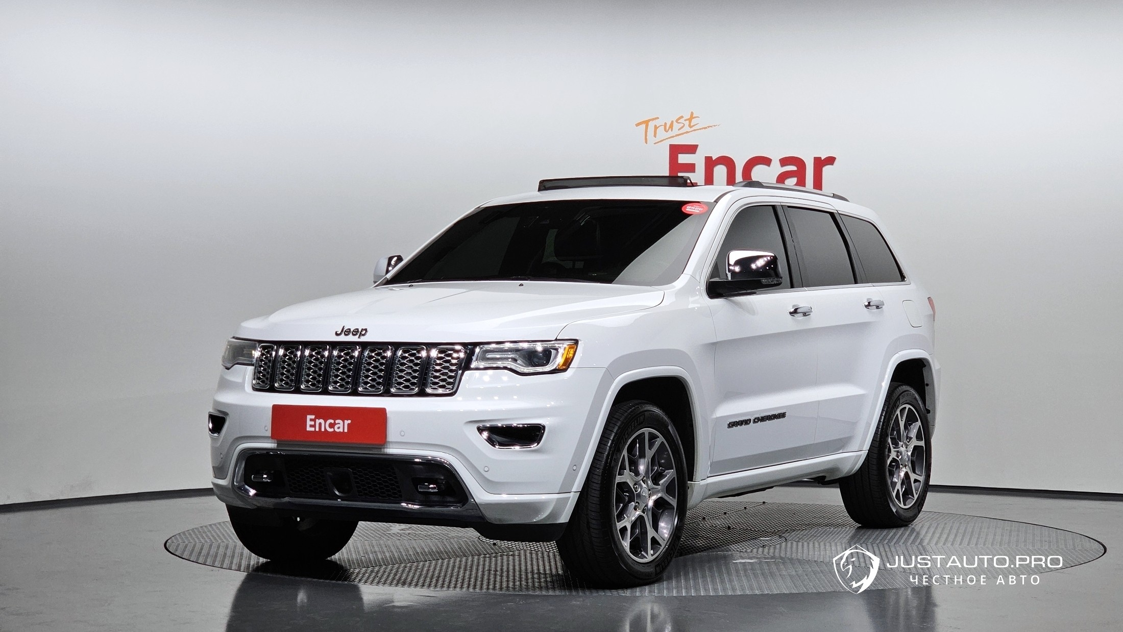 Автомобиль Jeep Cherokee