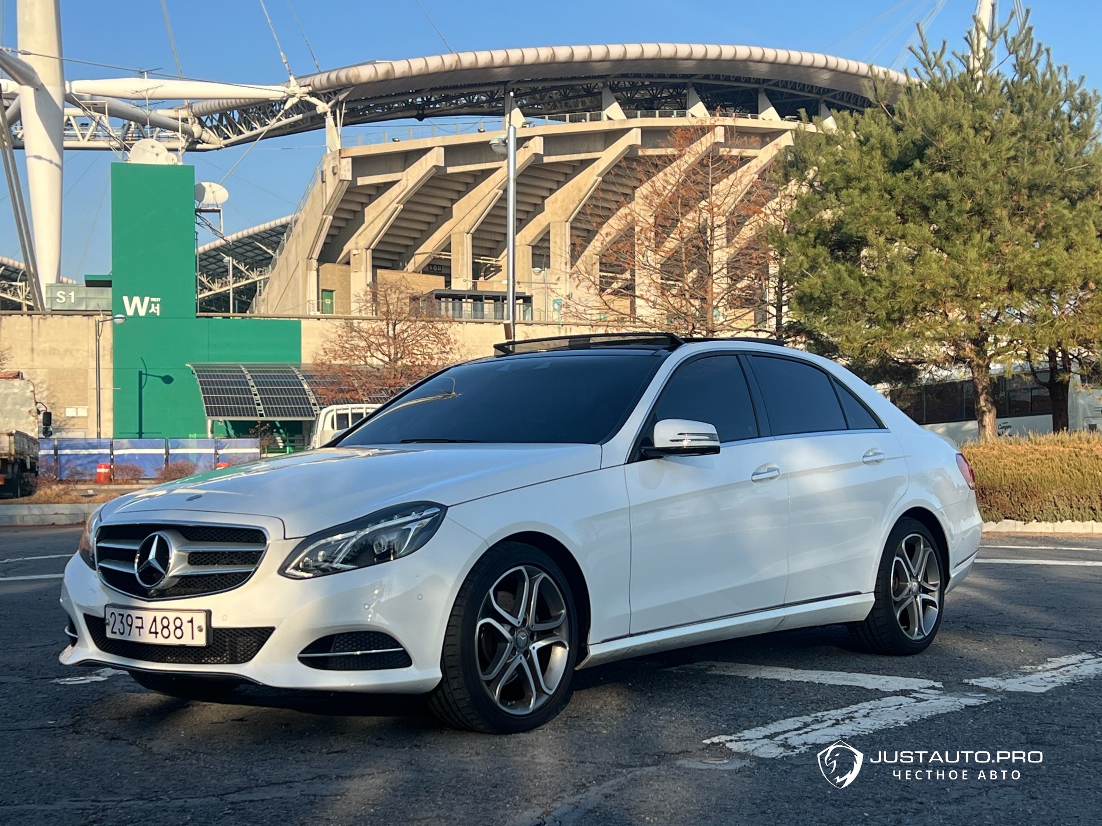 Автомобиль Mercedes-Benz E-Class