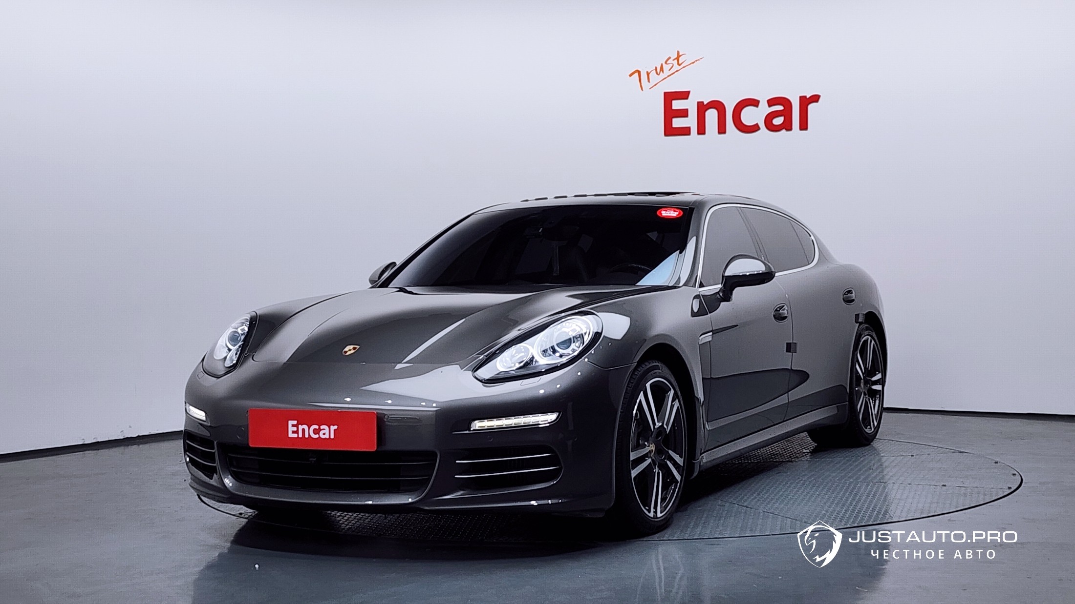 Автомобиль Porsche Panamera