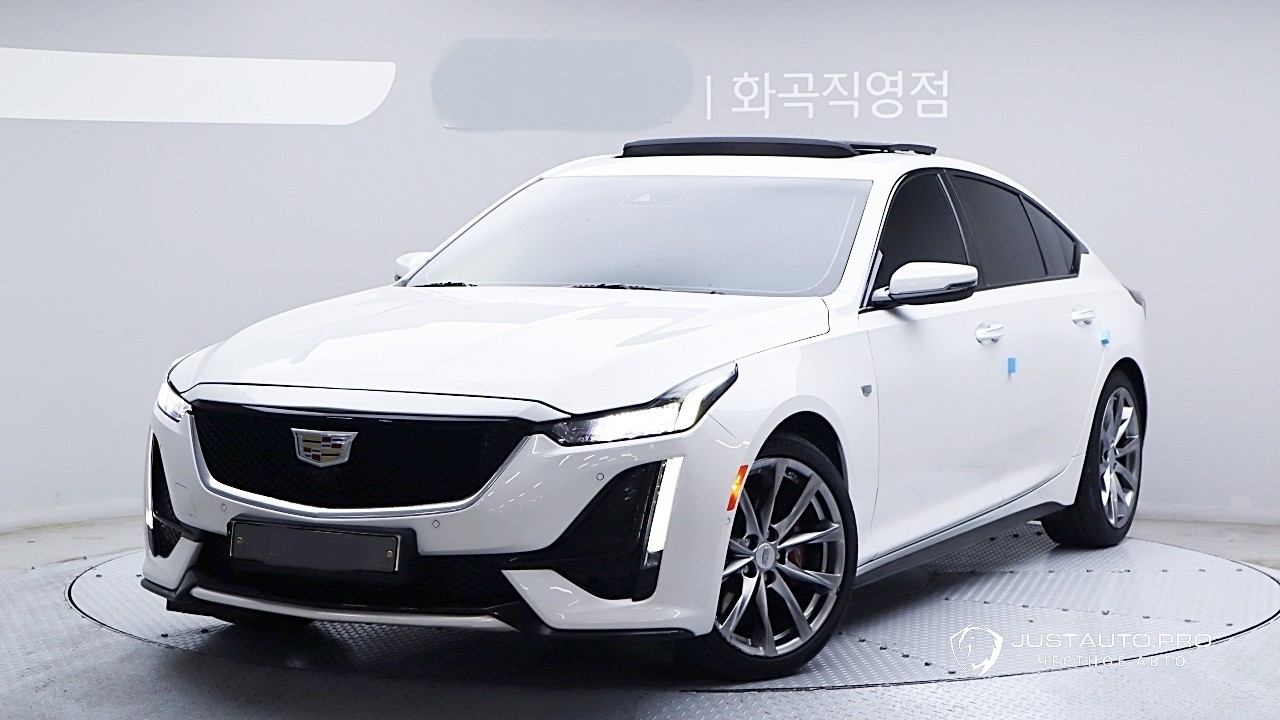 Автомобиль Cadillac CT5