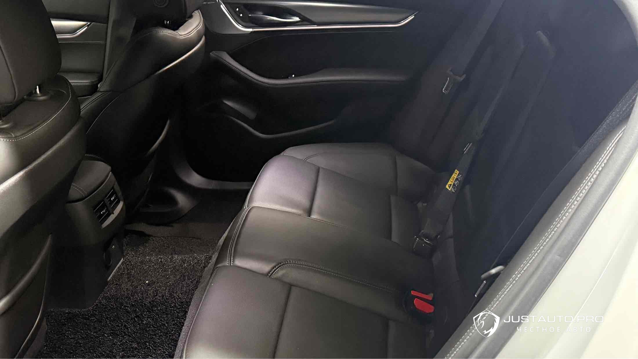 Автомобиль Cadillac CT5