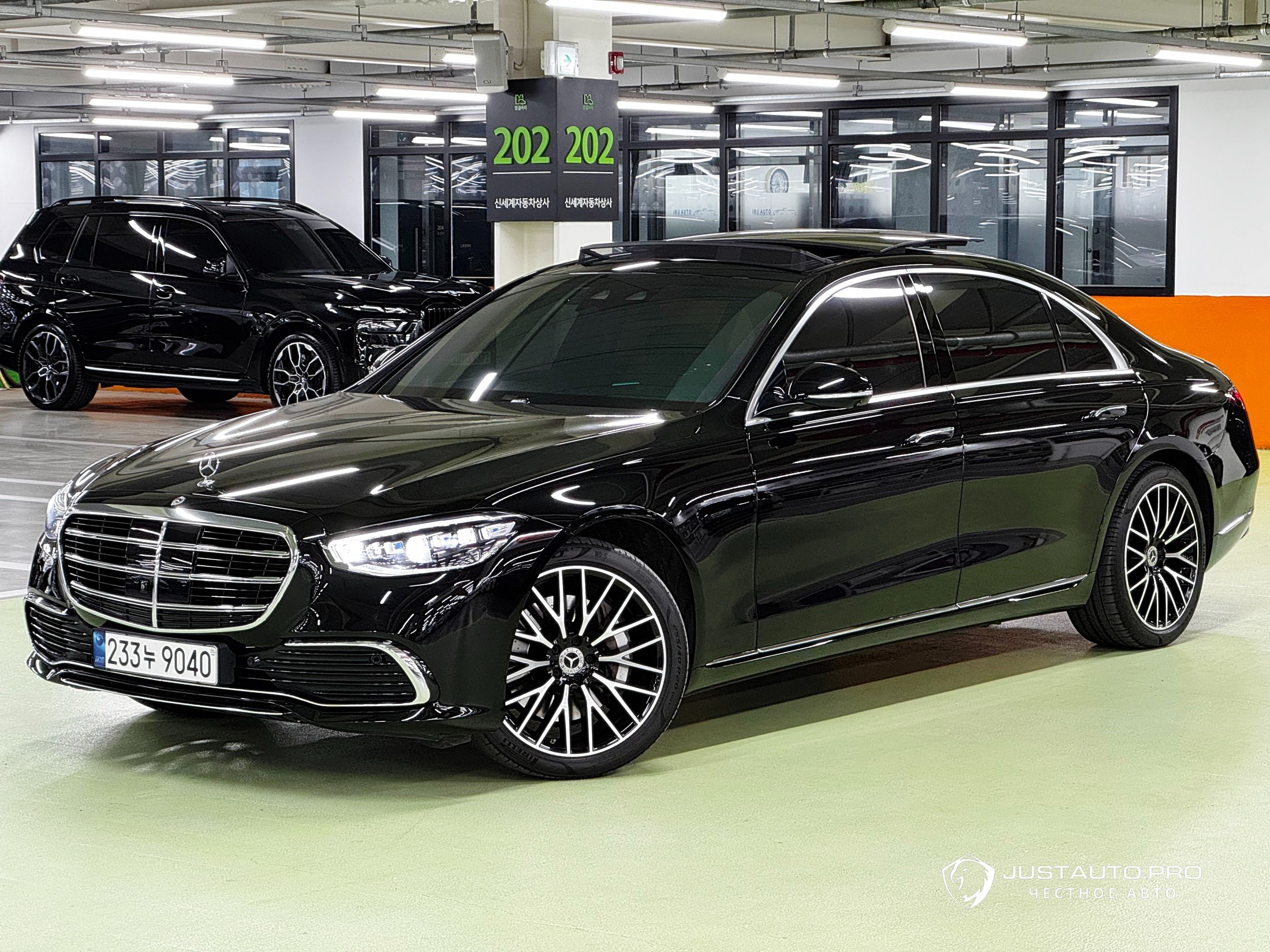 Автомобиль Mercedes-Benz S-Class