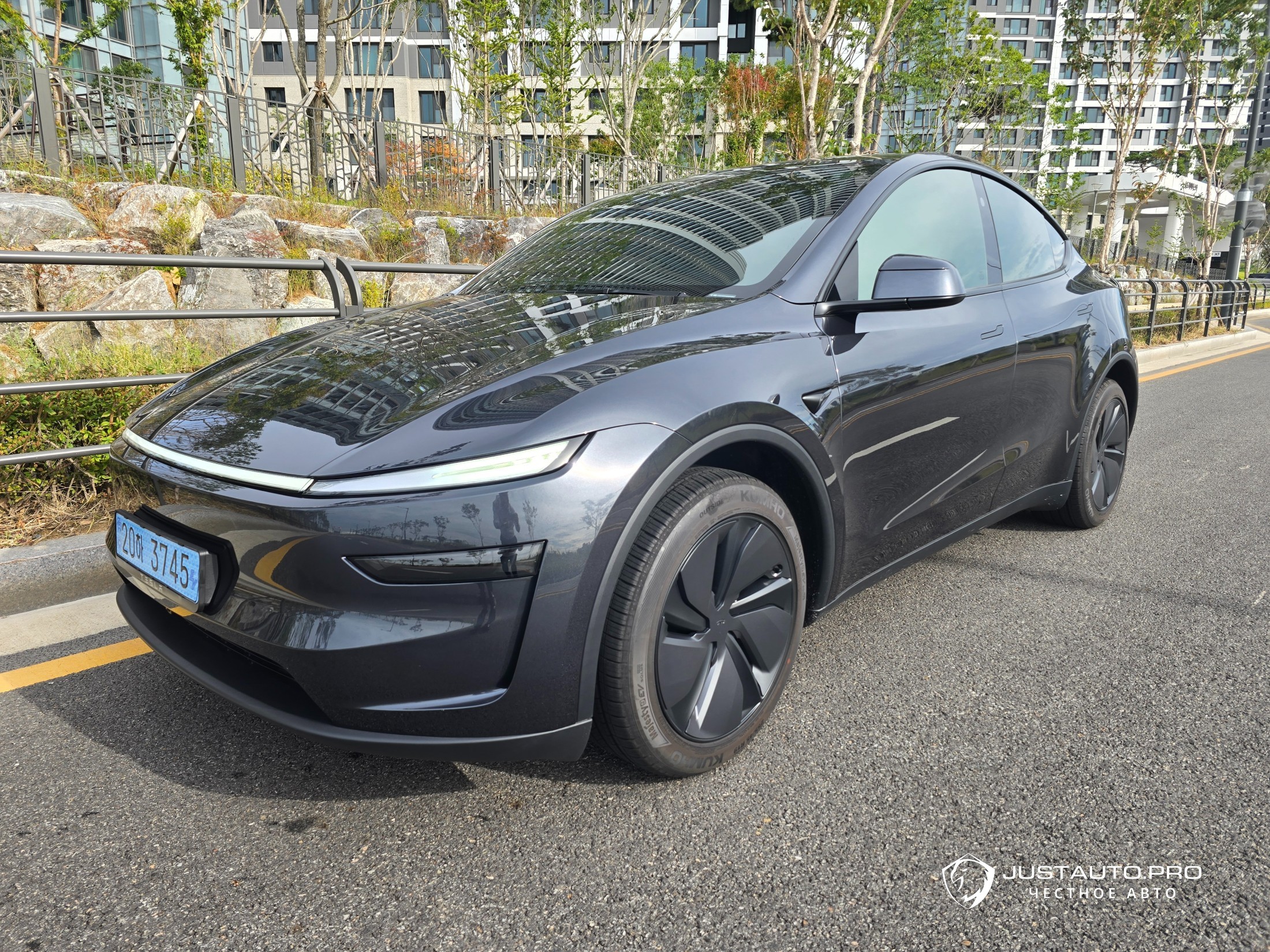 Автомобиль Tesla Model Y