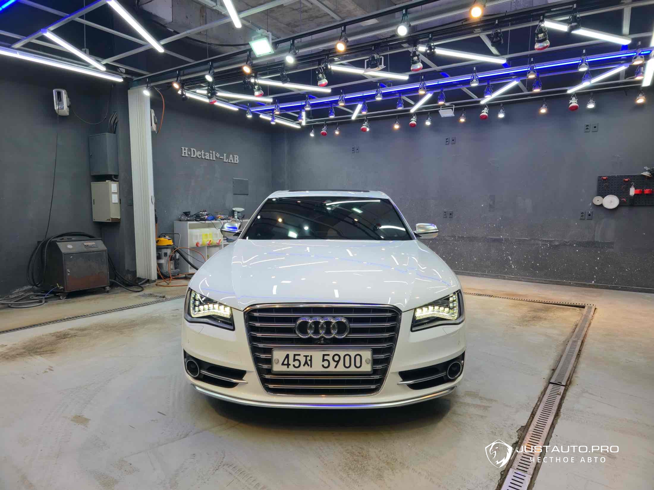 Автомобиль Audi S8