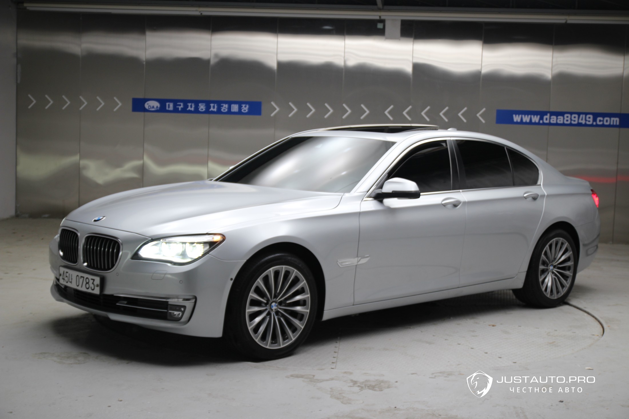 Автомобиль BMW 7-Series