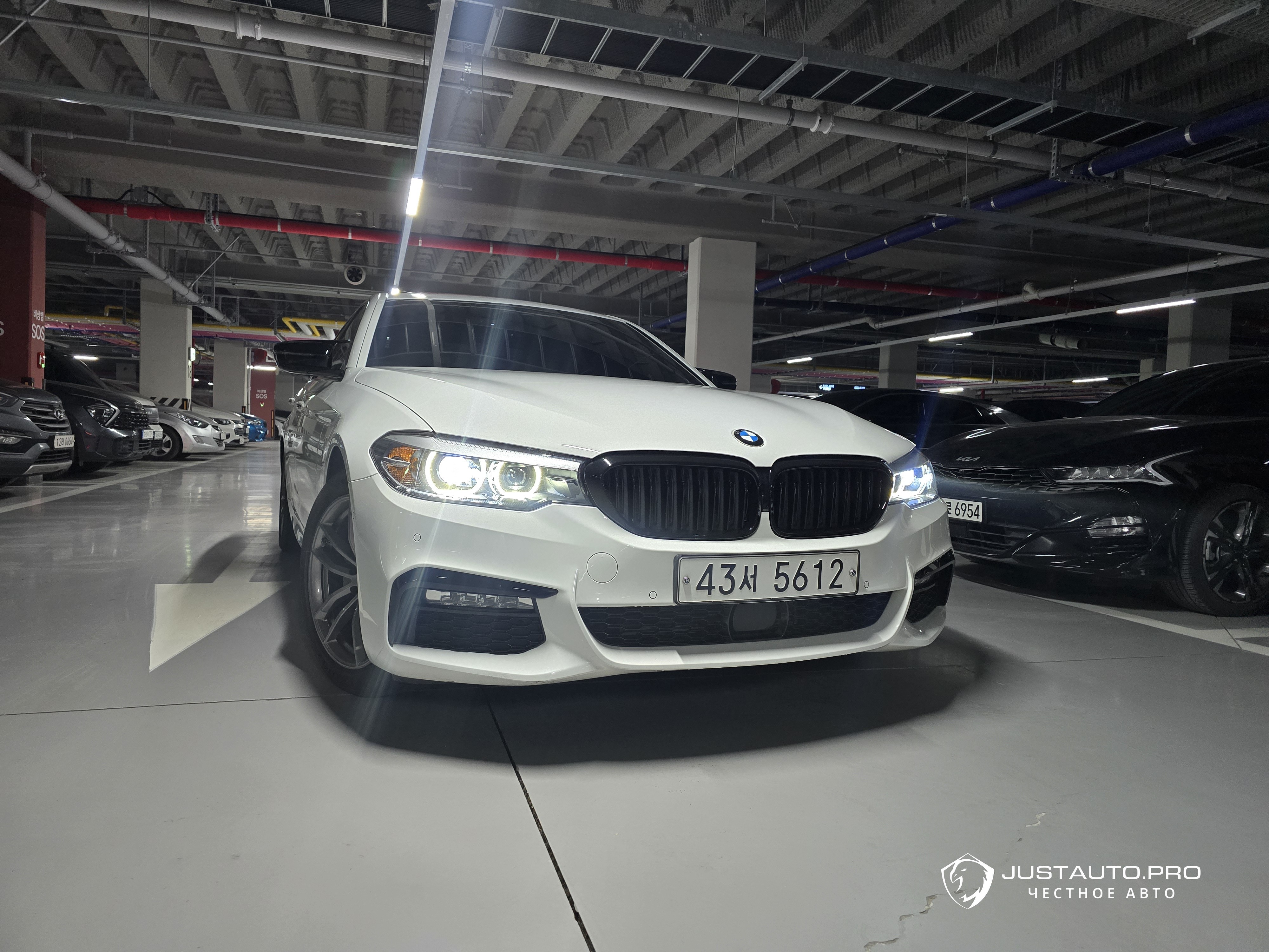 Автомобиль BMW 5-Series