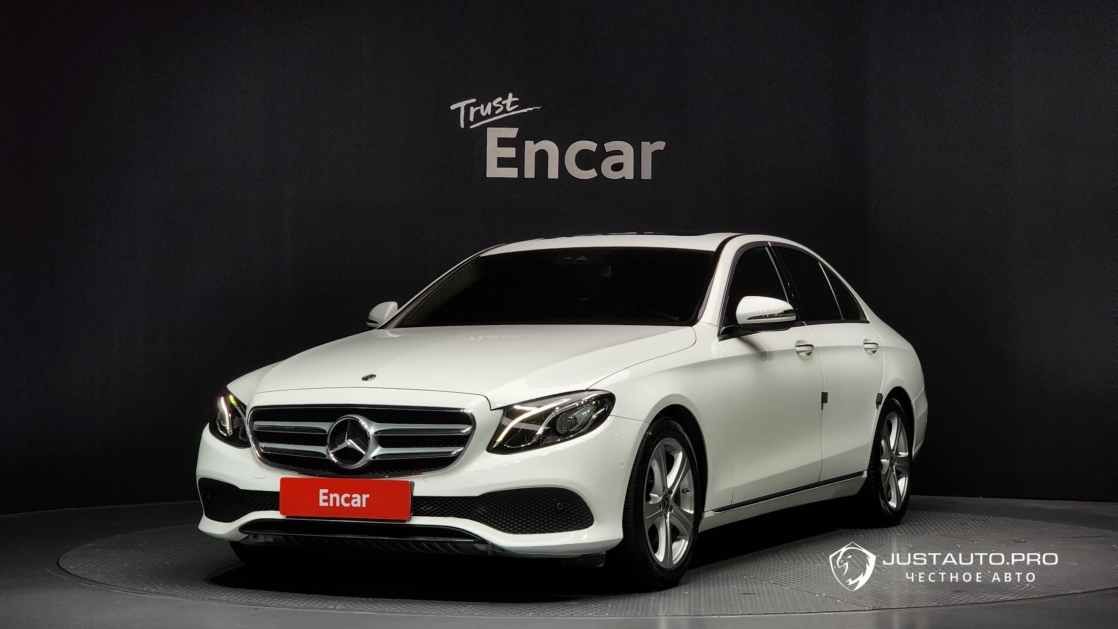 Автомобиль Mercedes-Benz E-Class