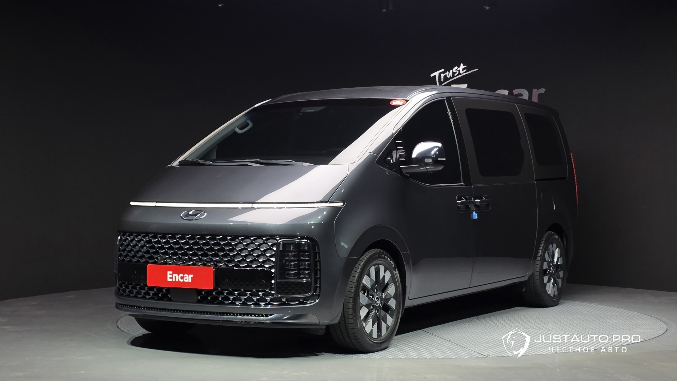 Автомобиль Hyundai Staria