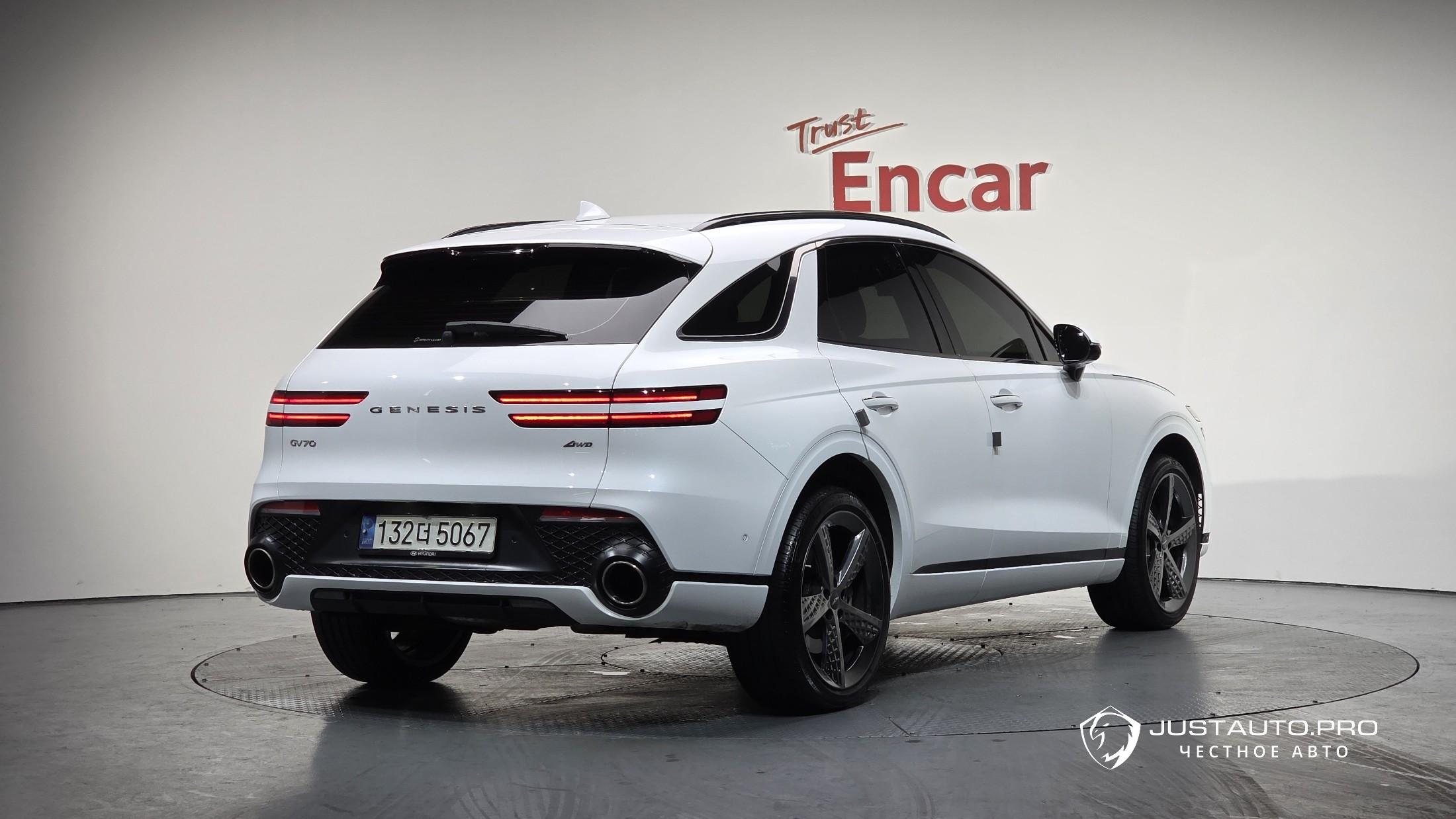 Автомобиль Genesis GV70