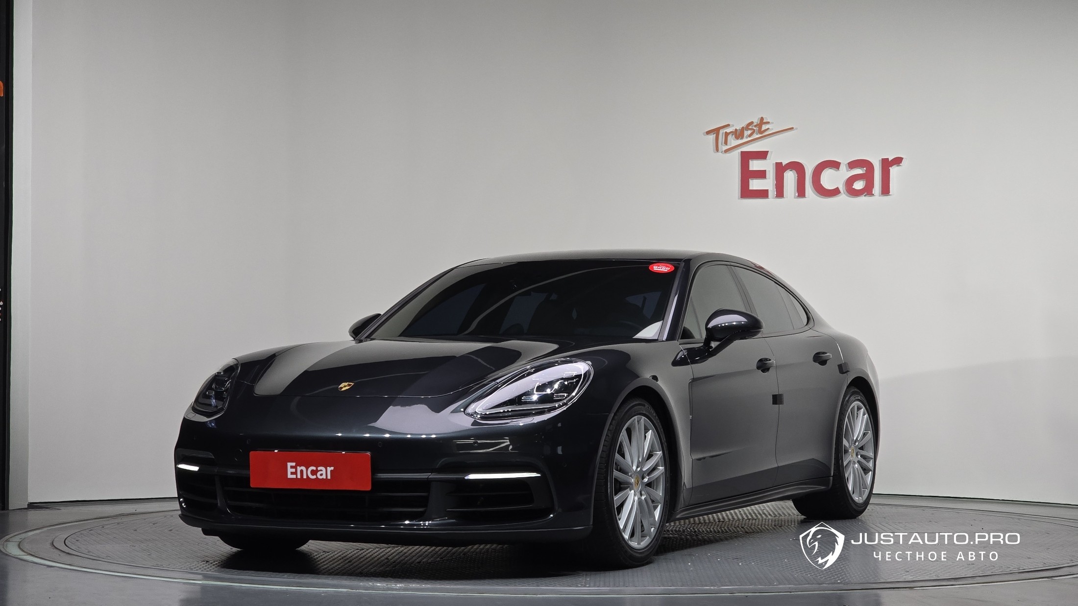 Автомобиль Porsche Panamera