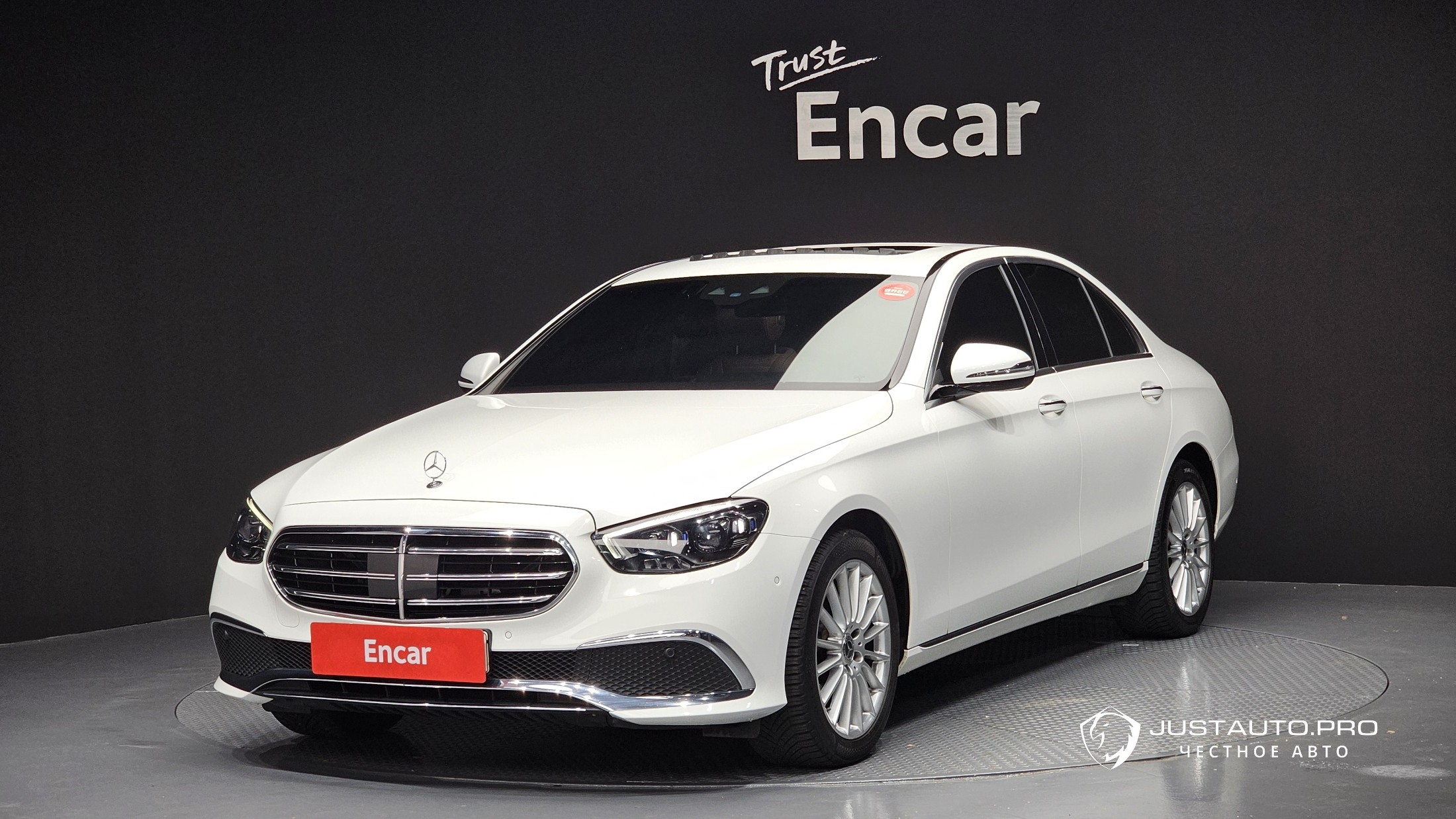 Автомобиль Mercedes-Benz E-Class