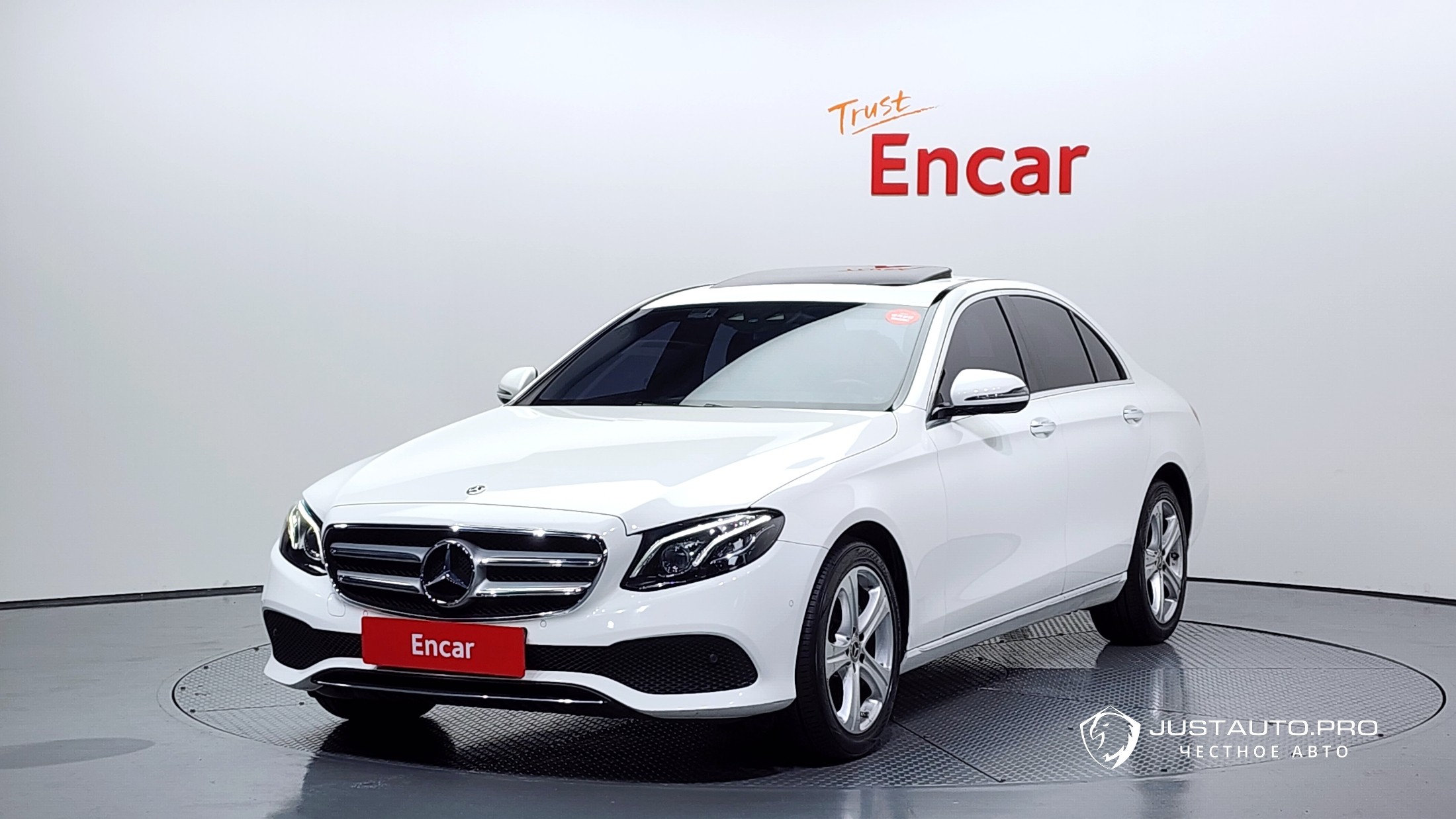 Автомобиль Mercedes-Benz E-Class