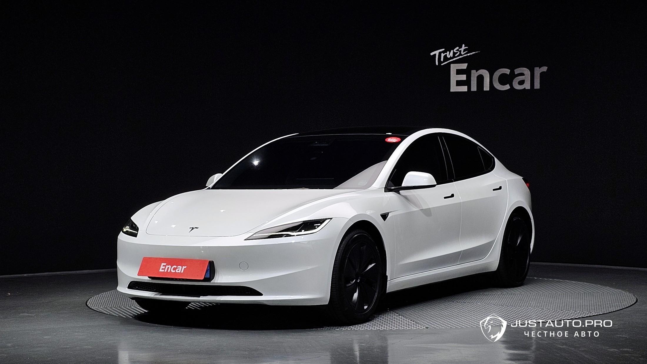 Автомобиль Tesla Model 3