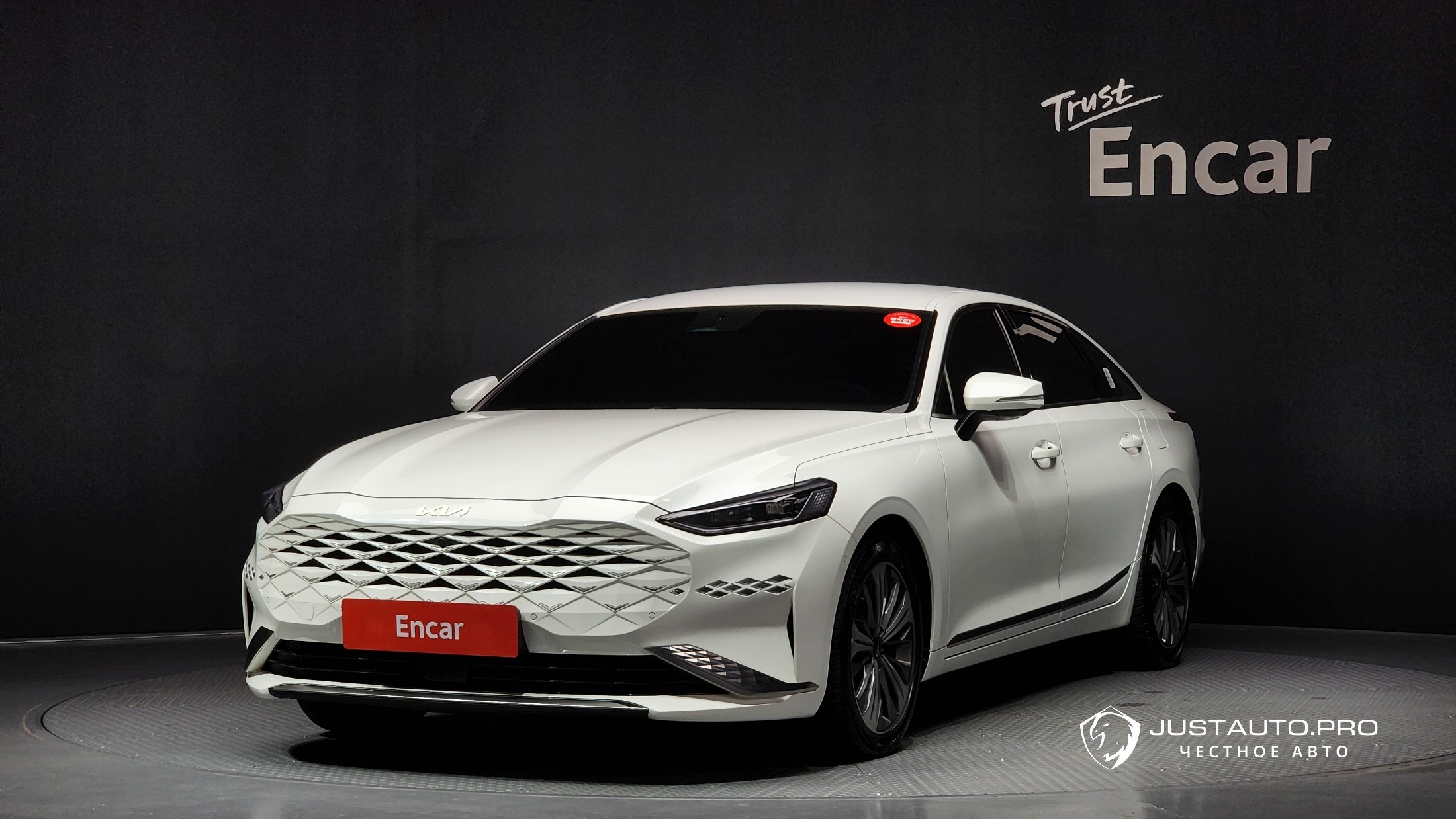 Автомобиль Kia K8