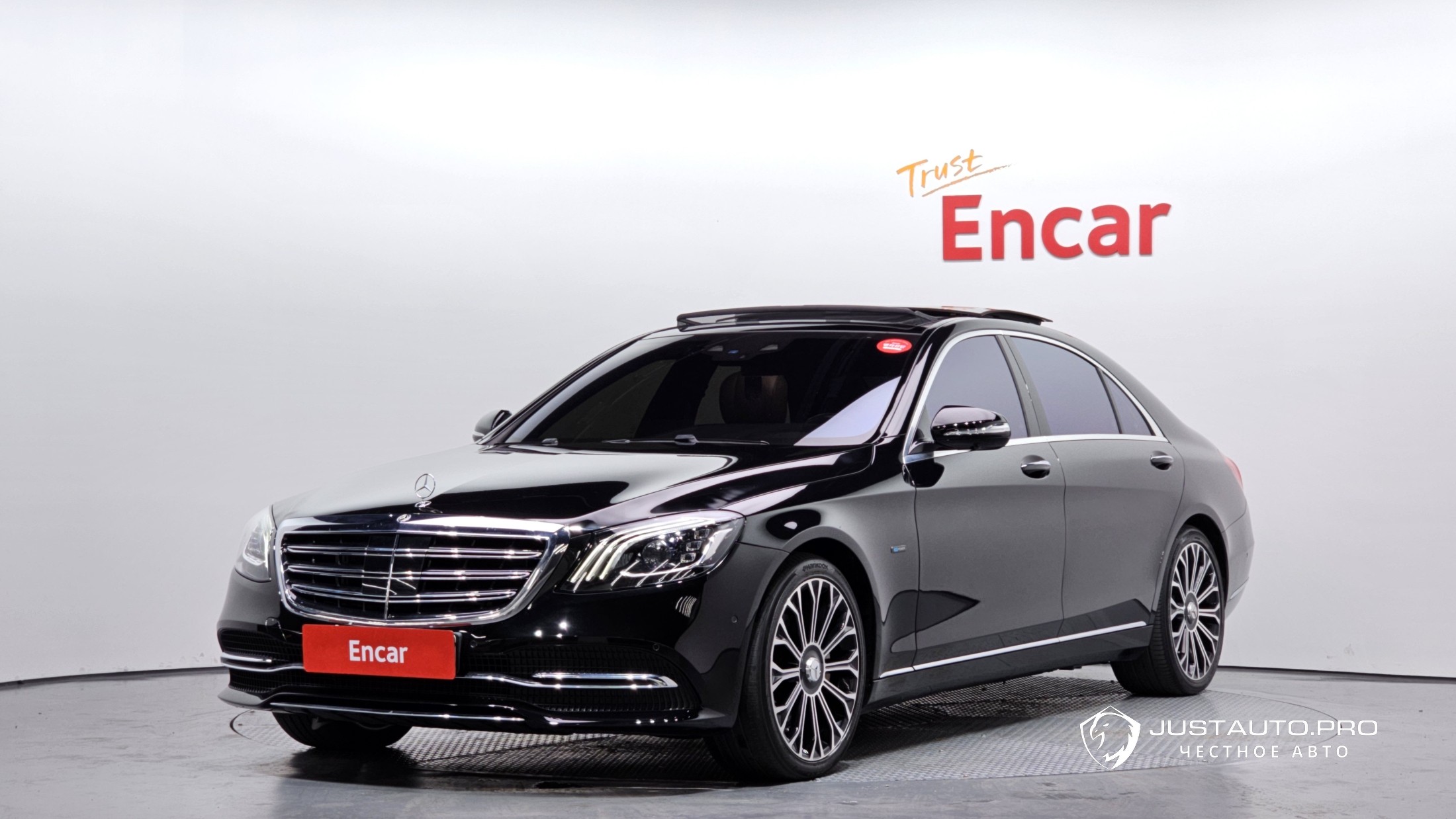 Автомобиль Mercedes-Benz S-Class