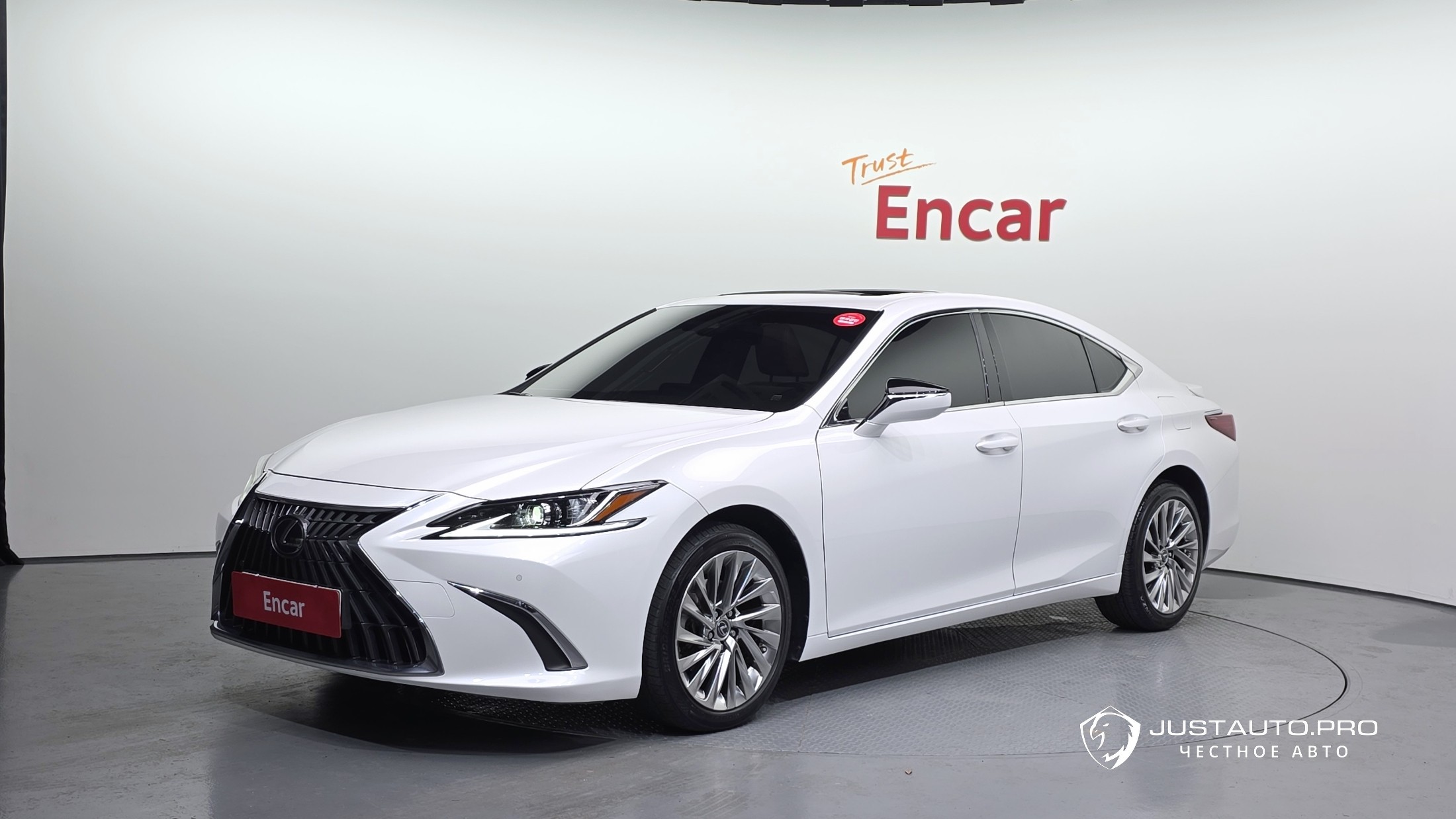 Автомобиль Lexus ES