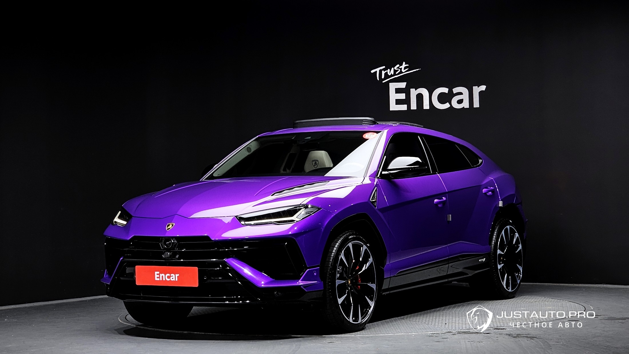 Автомобиль Lamborghini Urus