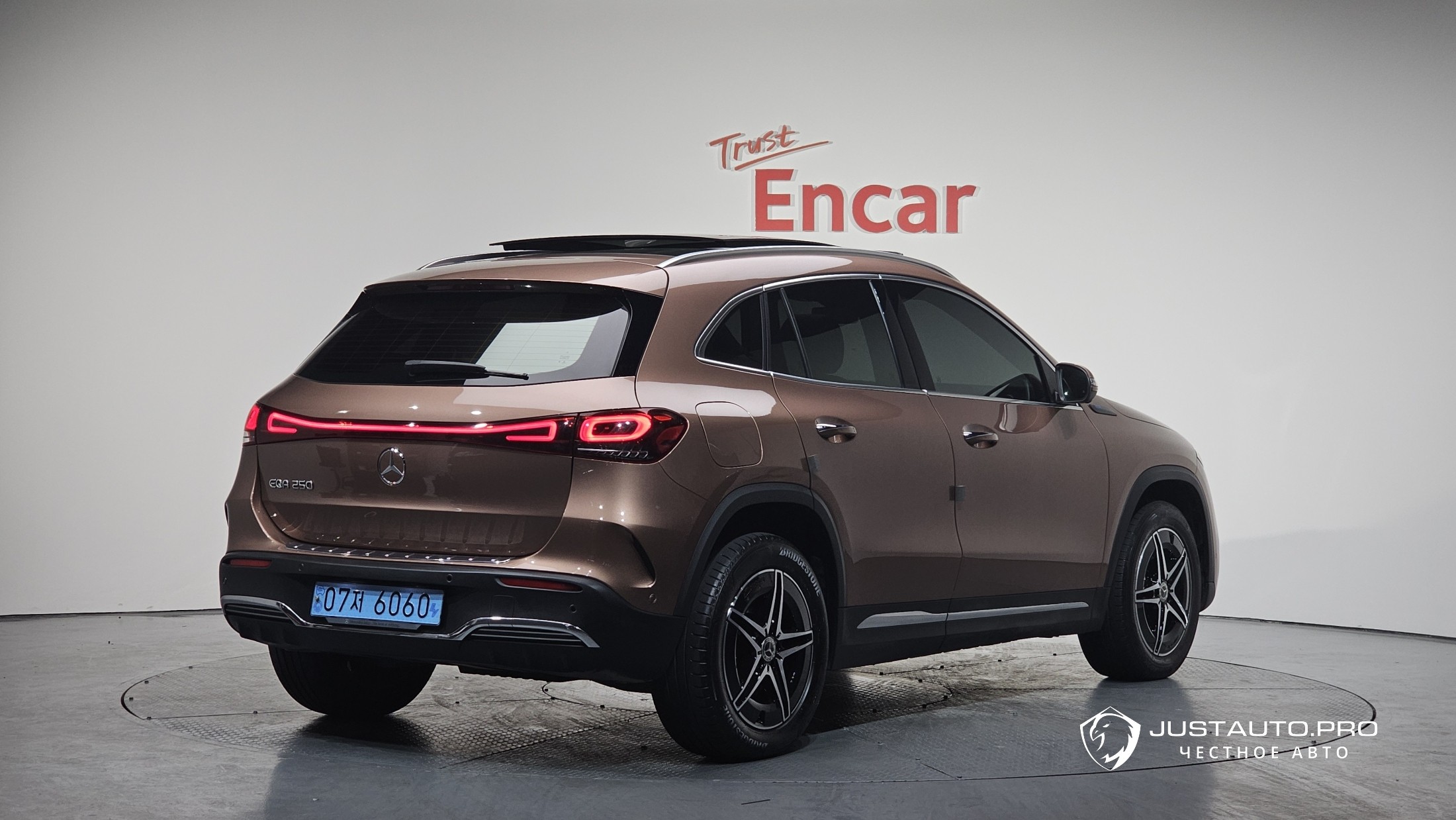 Автомобиль Mercedes-Benz EQA