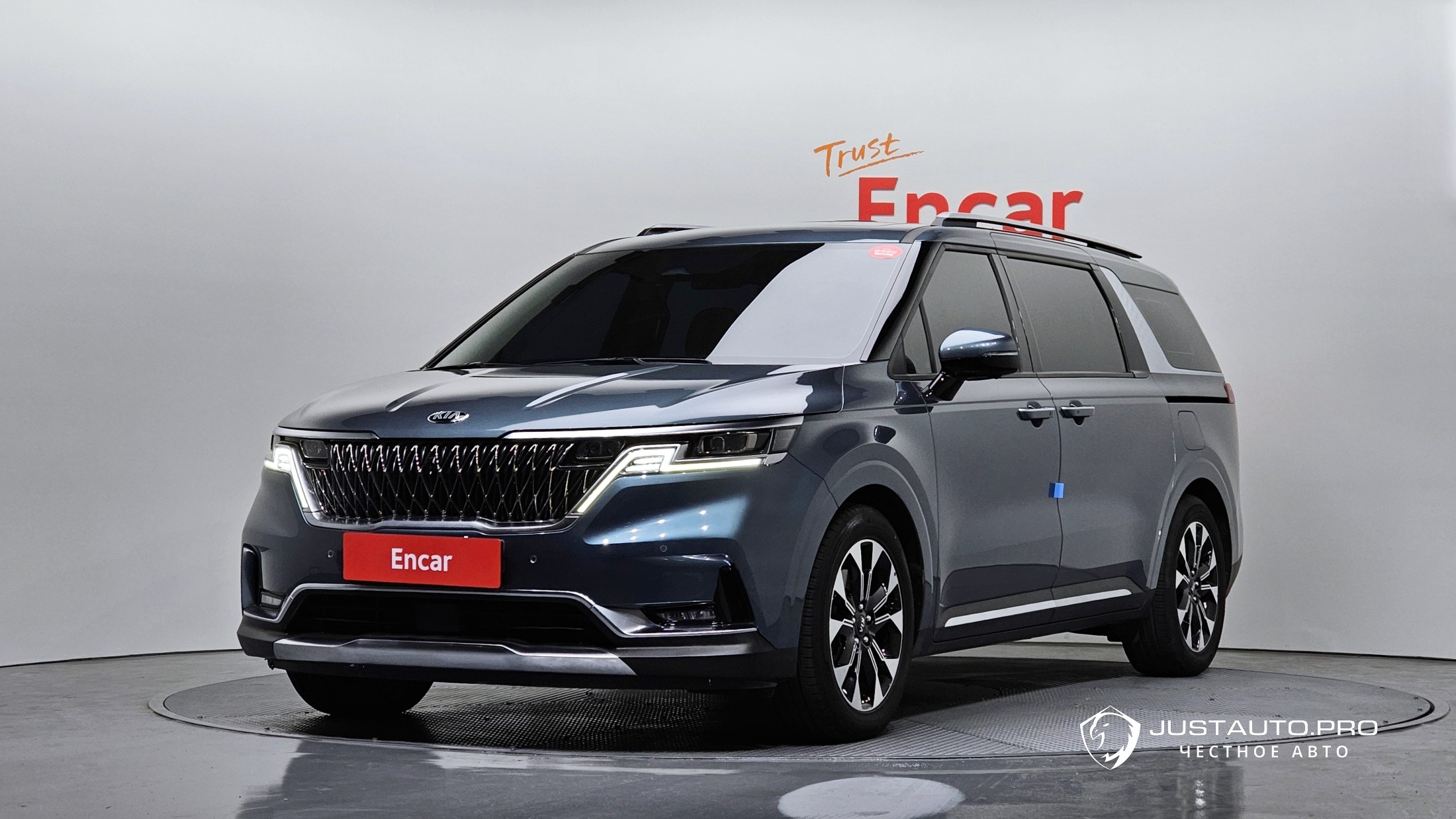 Автомобиль Kia Canival