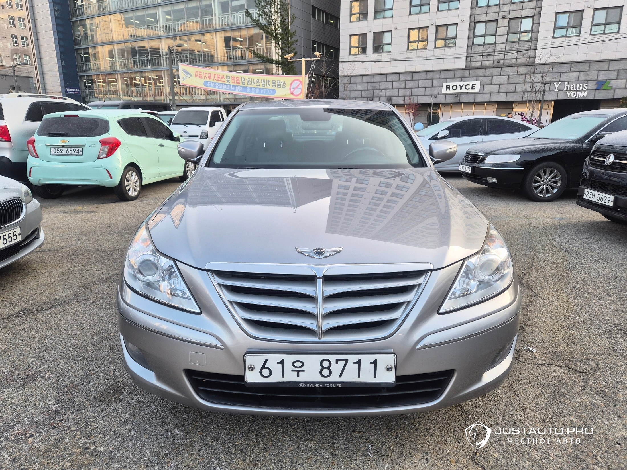 Автомобиль Hyundai Genesis