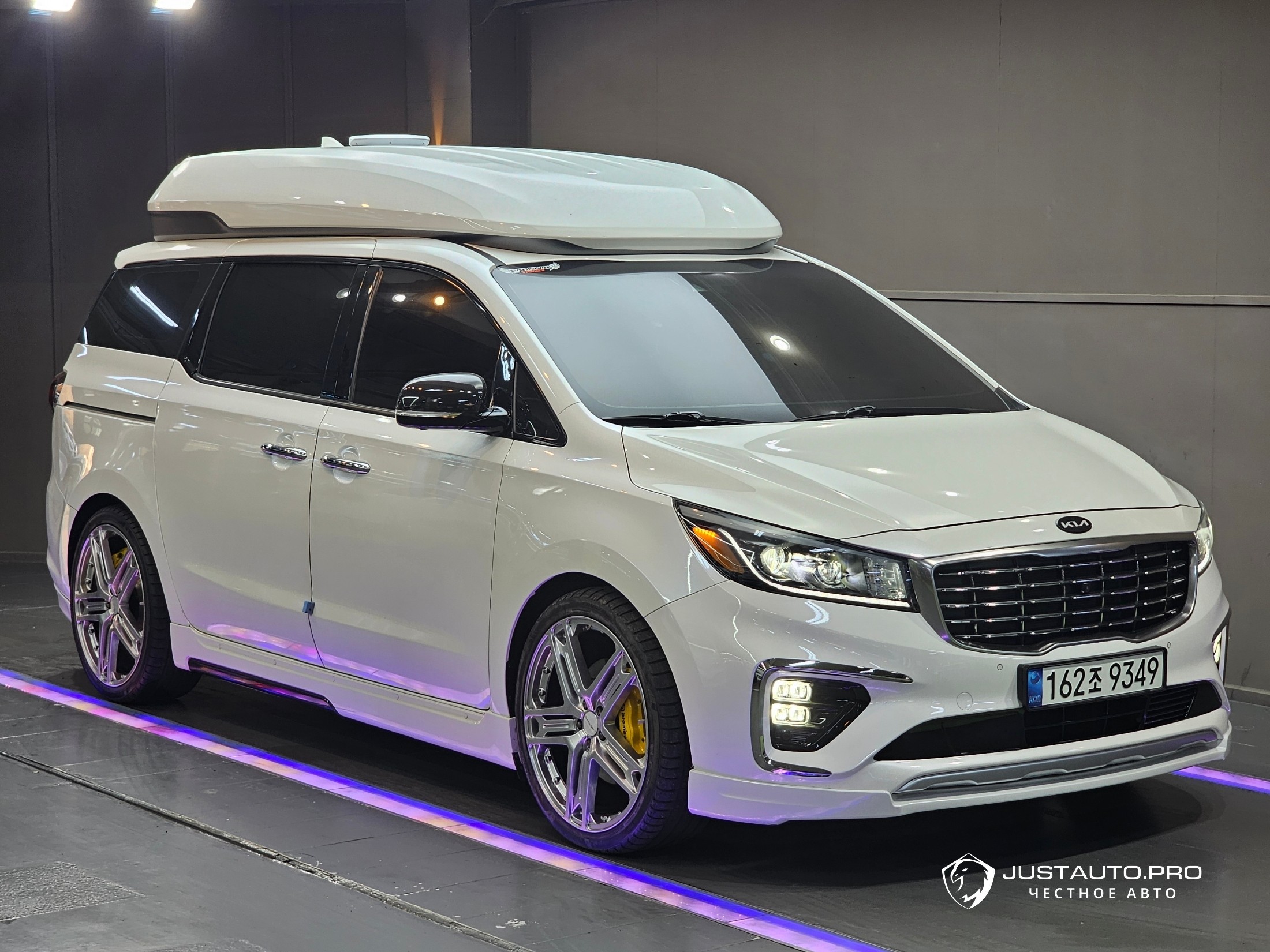 Автомобиль Kia Canival