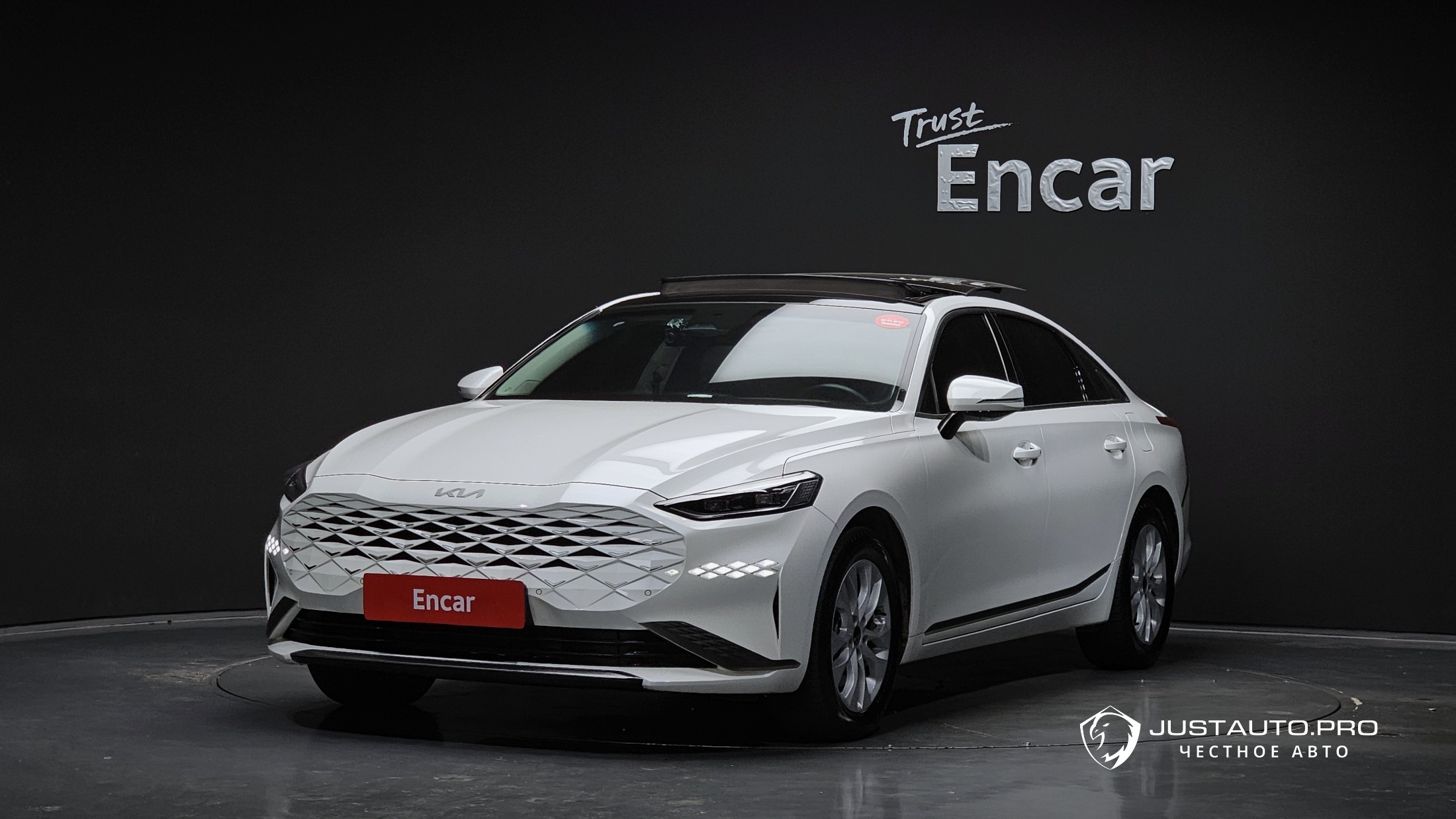 Автомобиль Kia K8