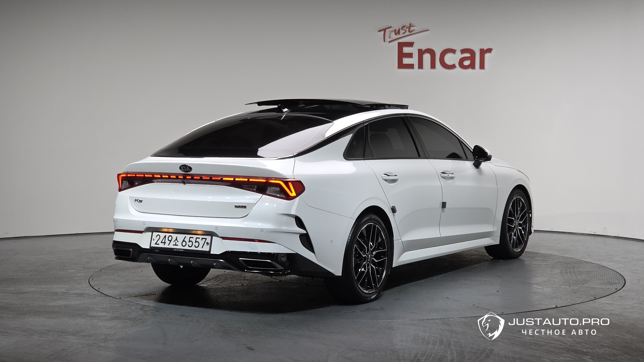 Автомобиль Kia K5