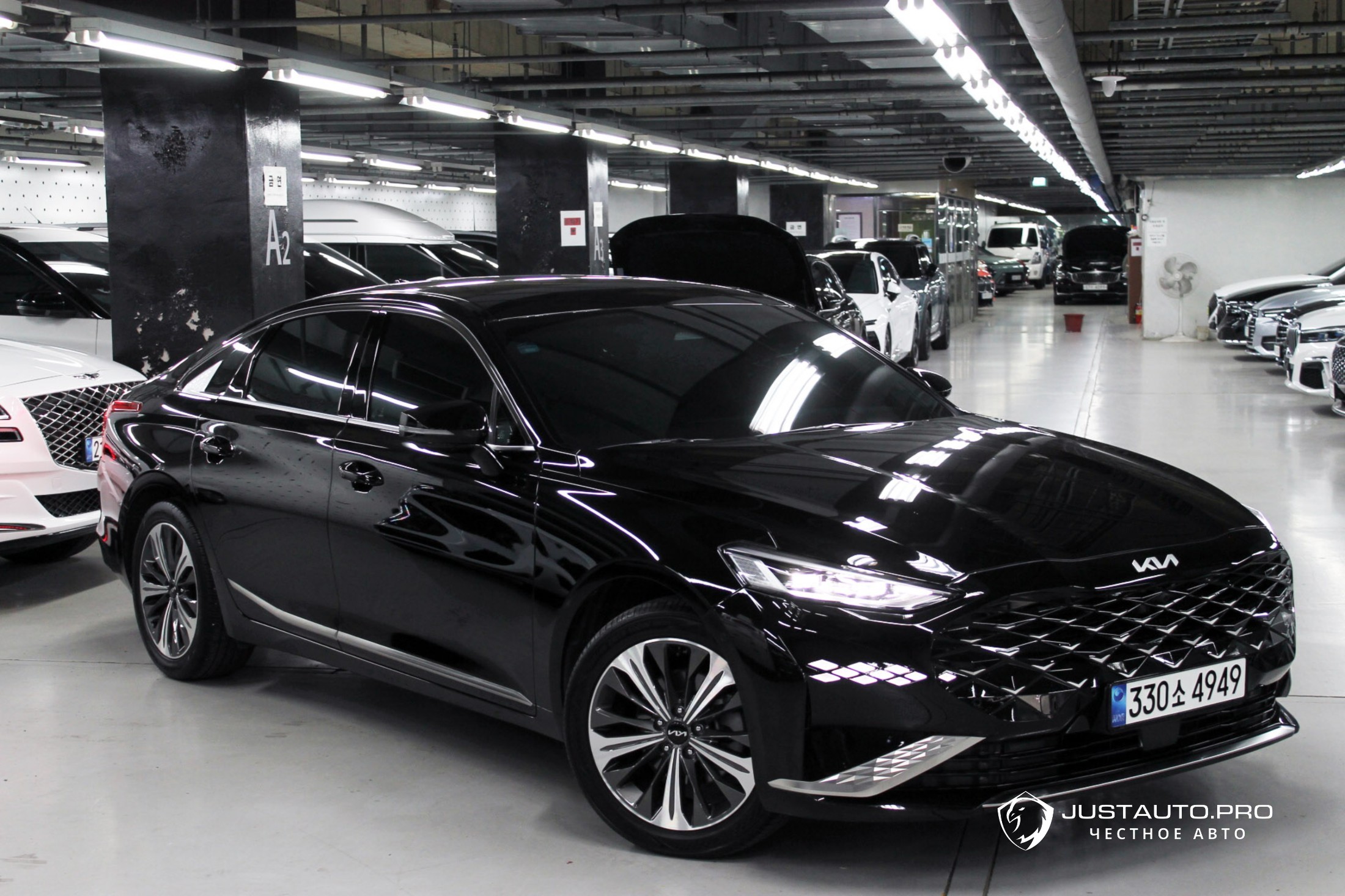 Автомобиль Kia K8