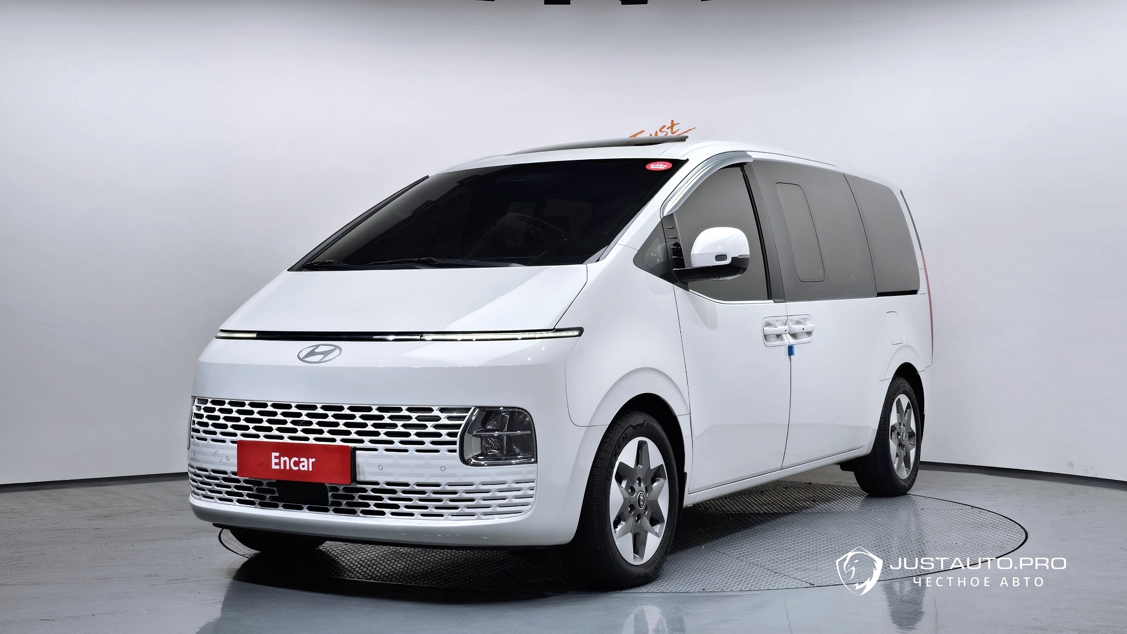 Автомобиль Hyundai Staria