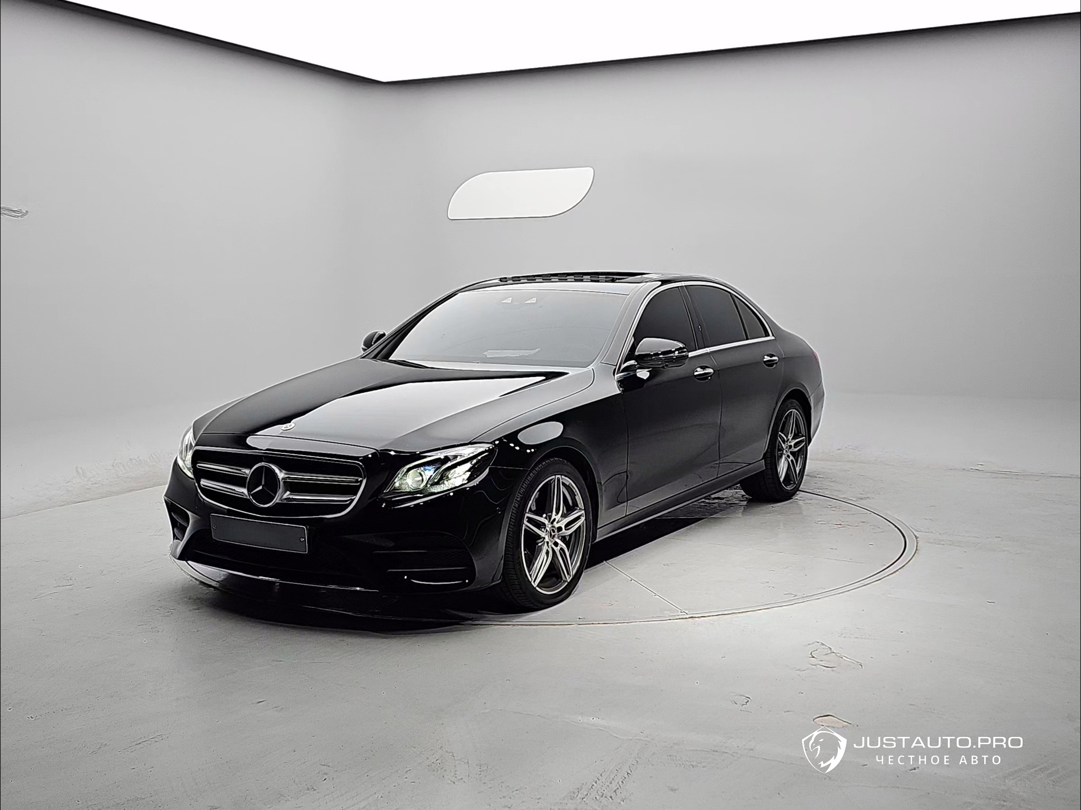 Автомобиль Mercedes-Benz E-Class