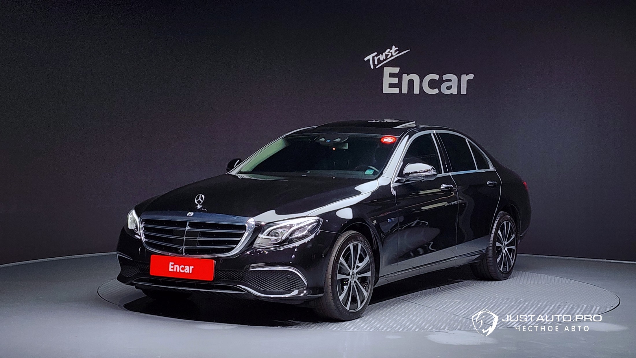 Автомобиль Mercedes-Benz E-Class
