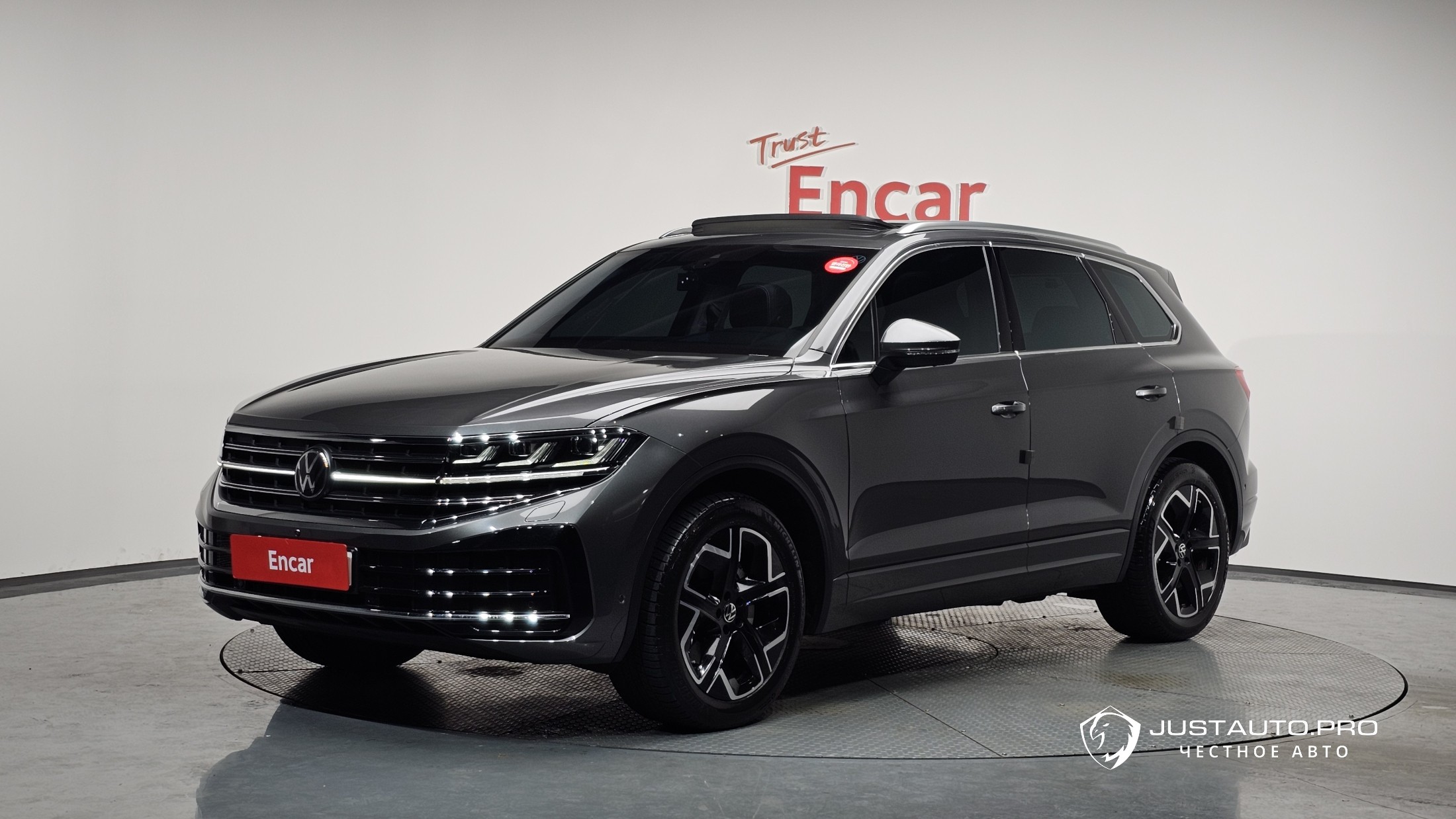 Автомобиль Volkswagen Touareg