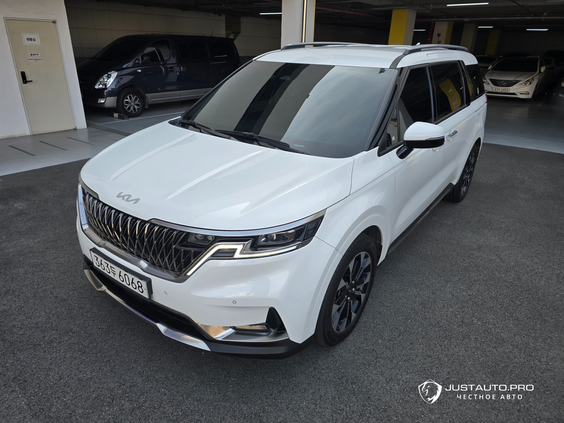 Автомобиль Kia Canival