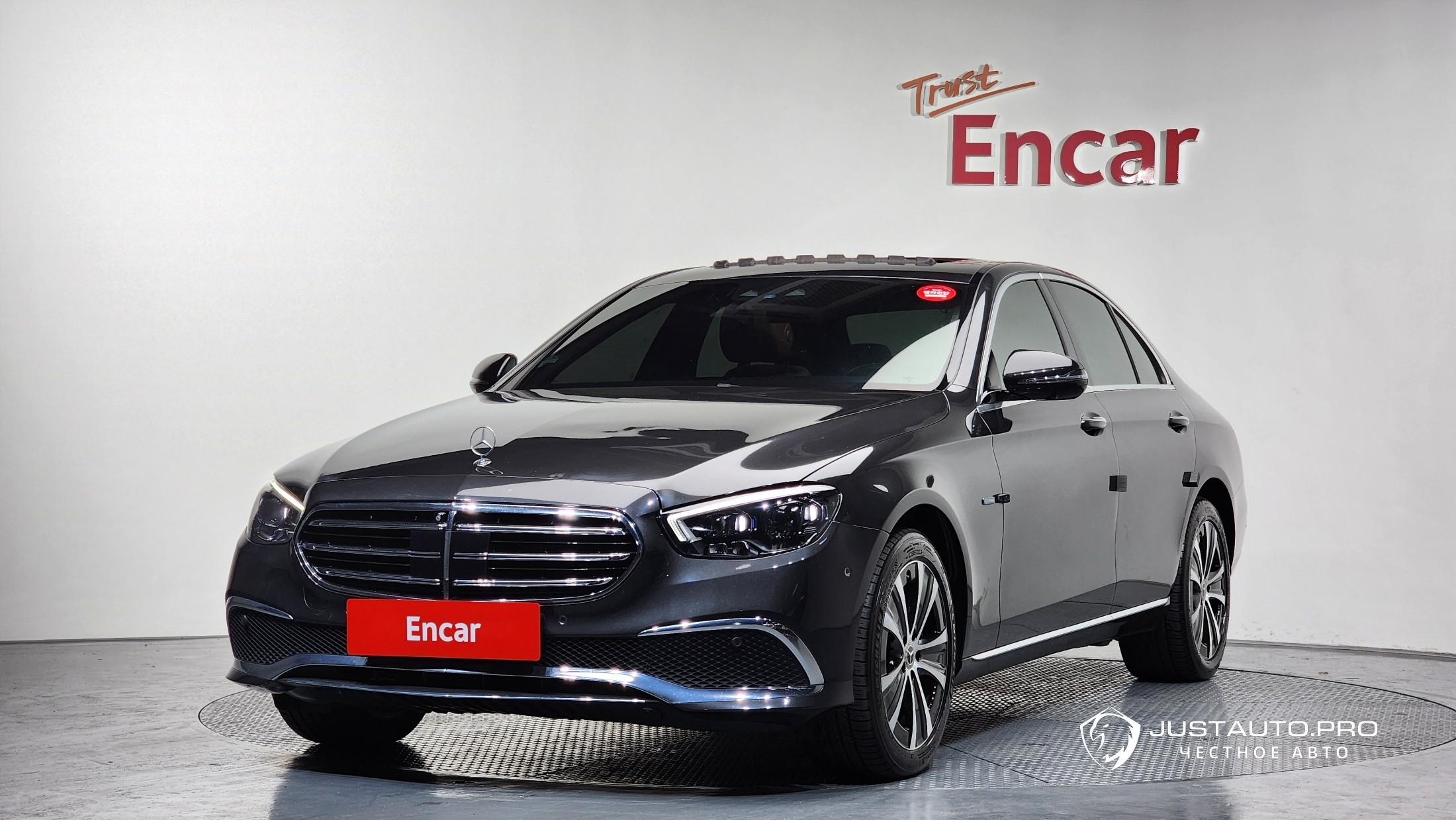 Автомобиль Mercedes-Benz E-Class