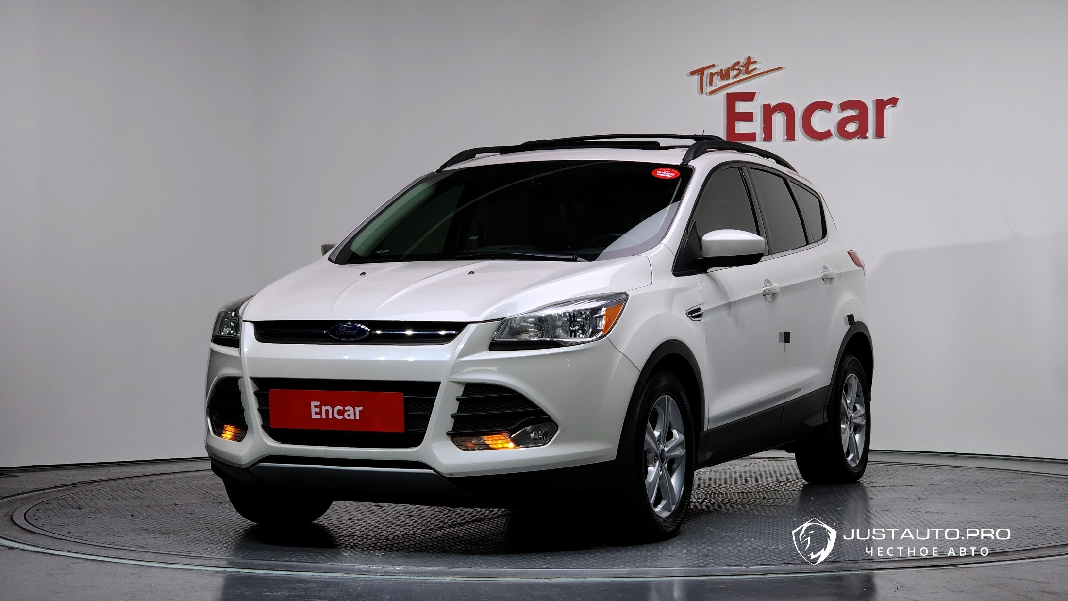 Автомобиль Ford Escape