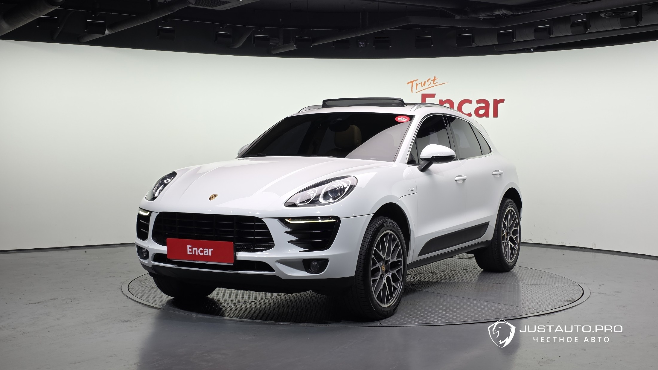 Автомобиль Porsche Macan