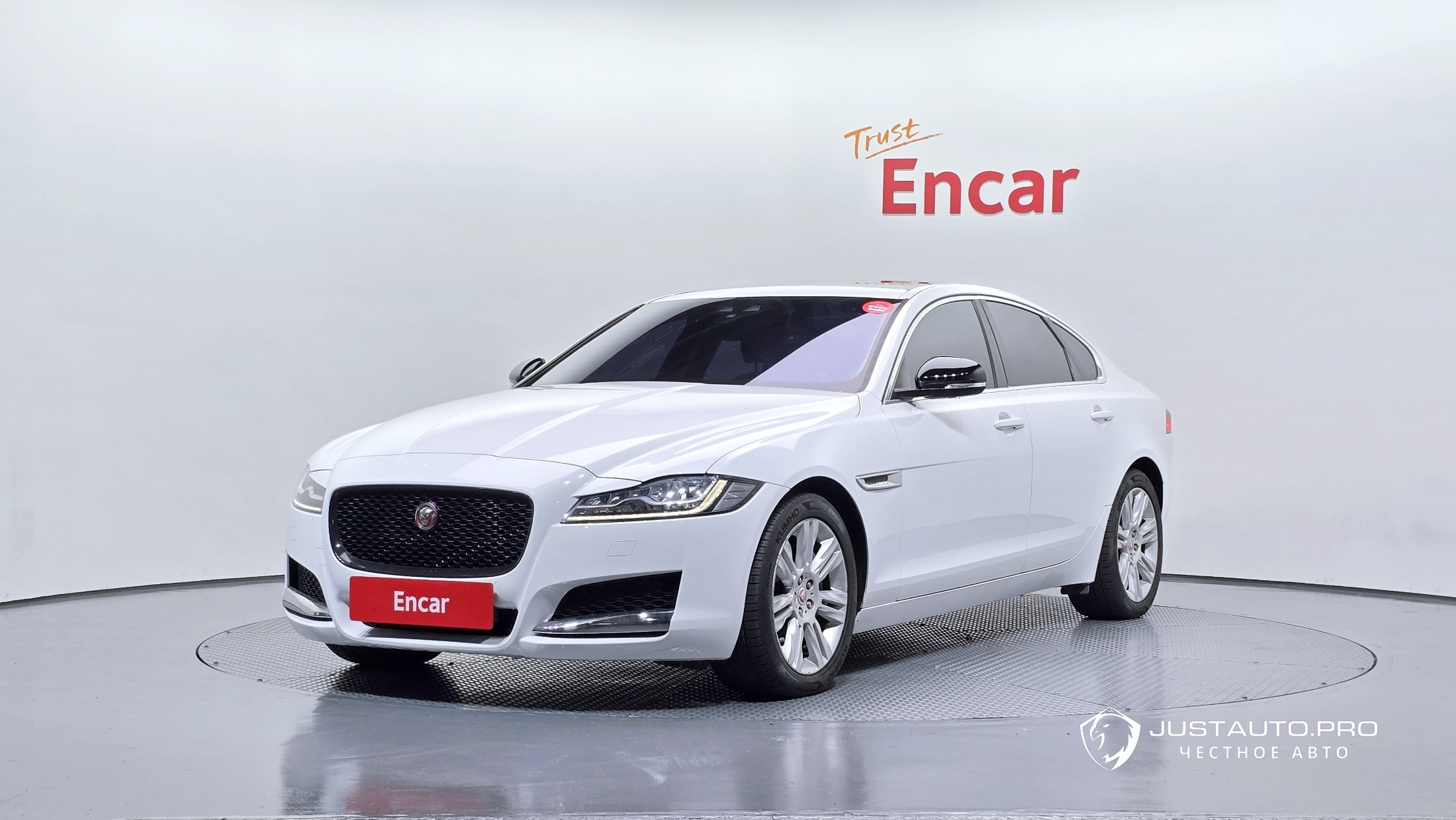 Автомобиль Jaguar XF