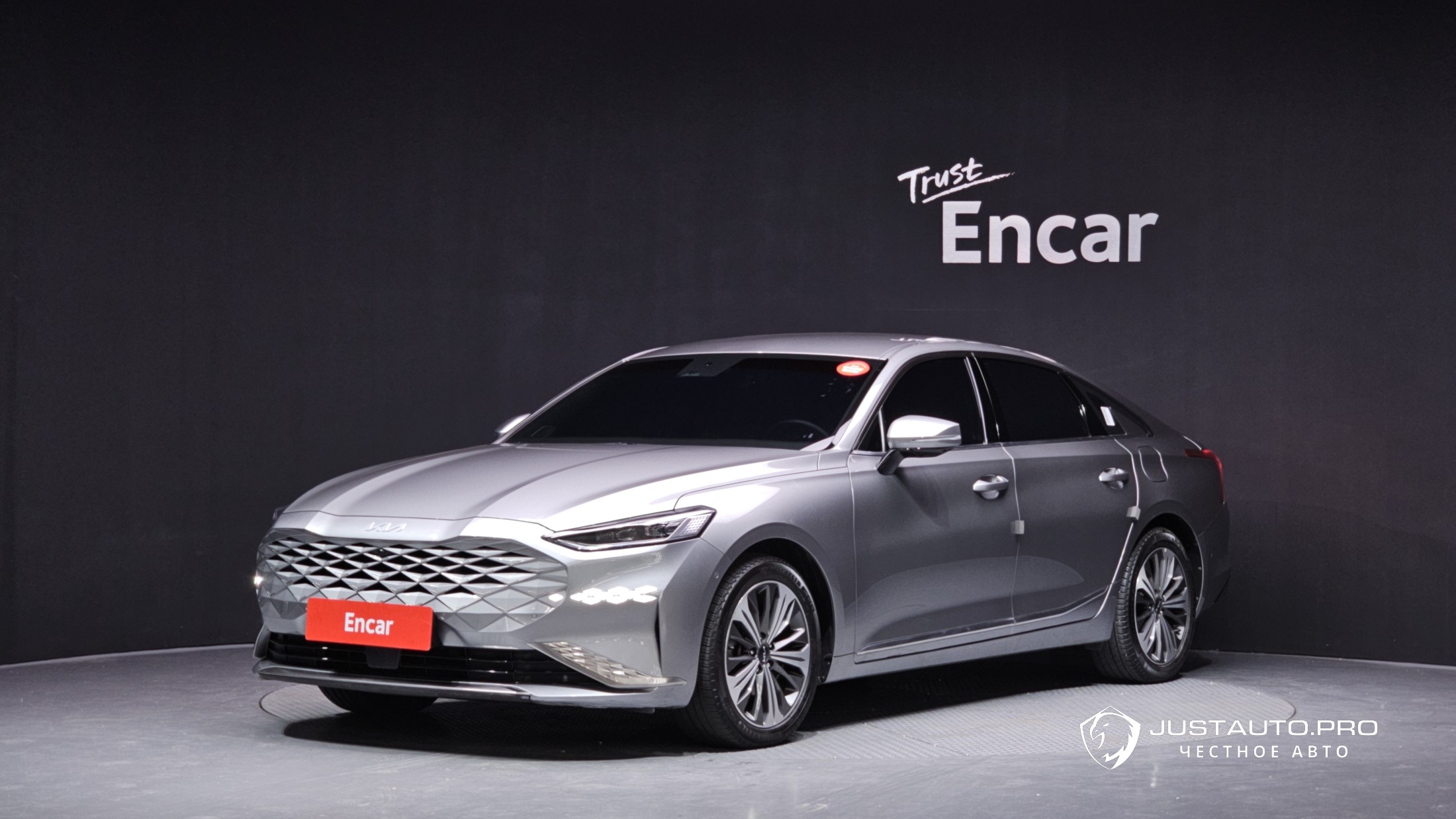 Автомобиль Kia K8