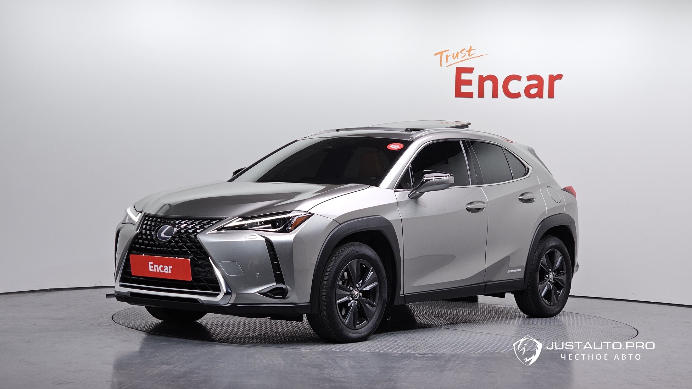Автомобиль Lexus UX