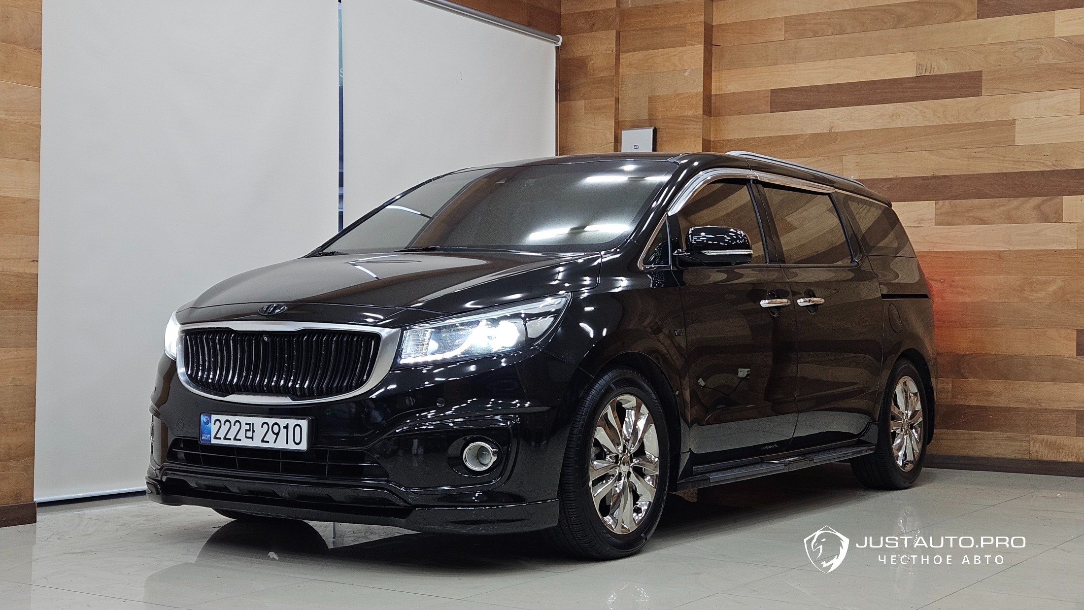 Автомобиль Kia Canival