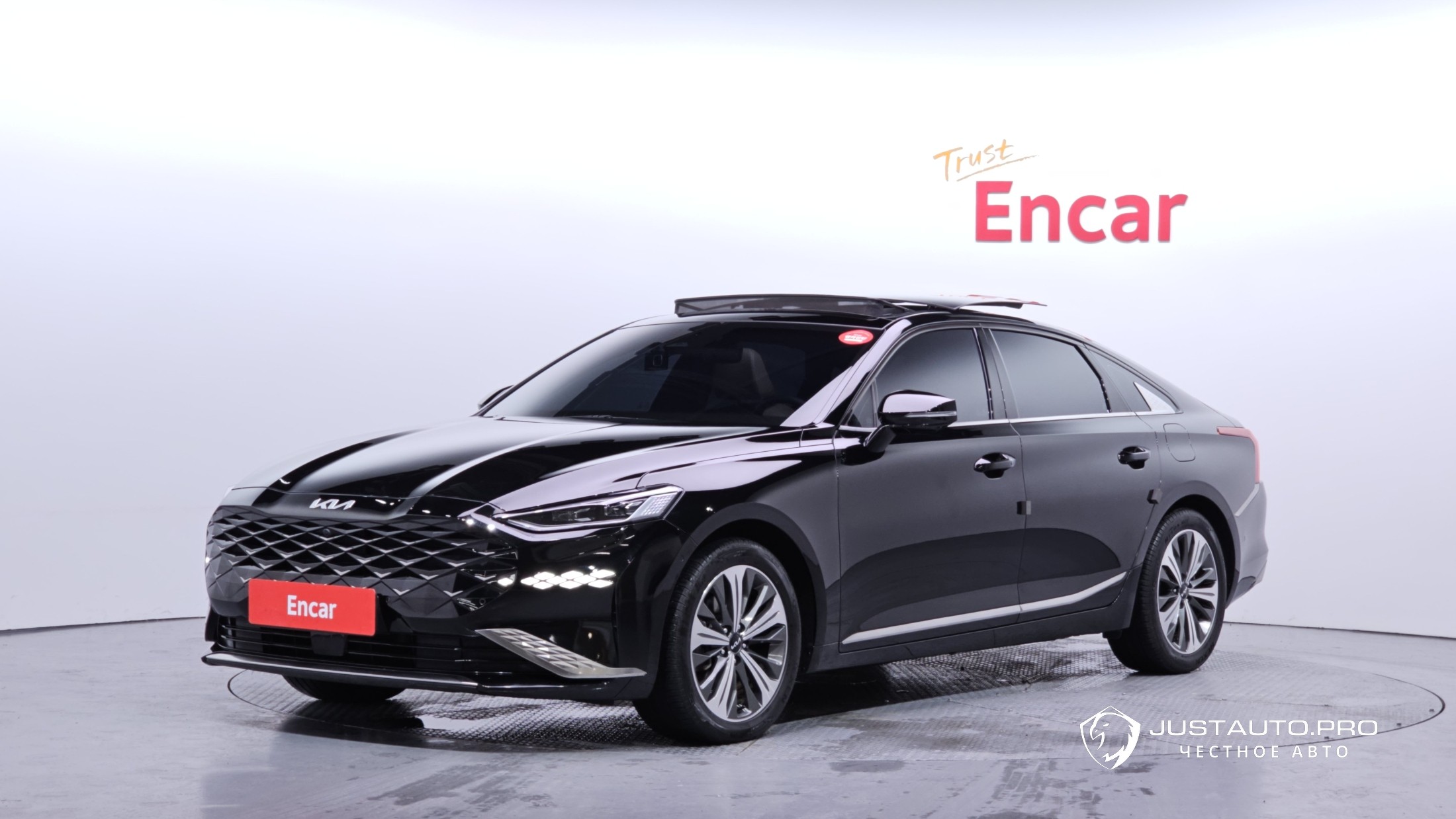 Автомобиль Kia K8